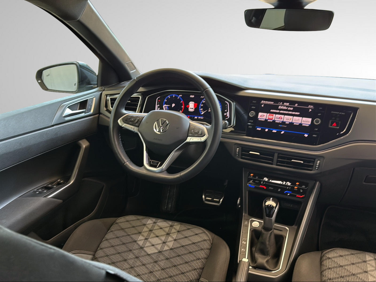 VW Polo 1.0 TSI R-Line DSG-image-24