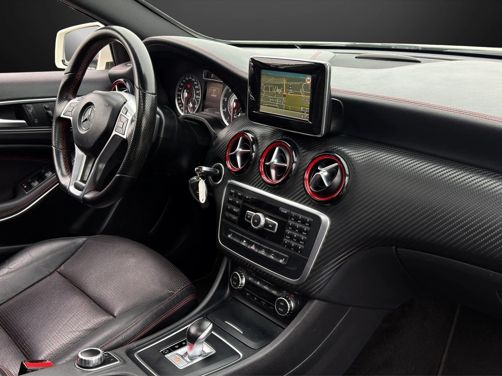 MERCEDES-BENZ A 45 AMG 4Matic Speedshift 7G-DCT * Perlmuttweiss *-image-9