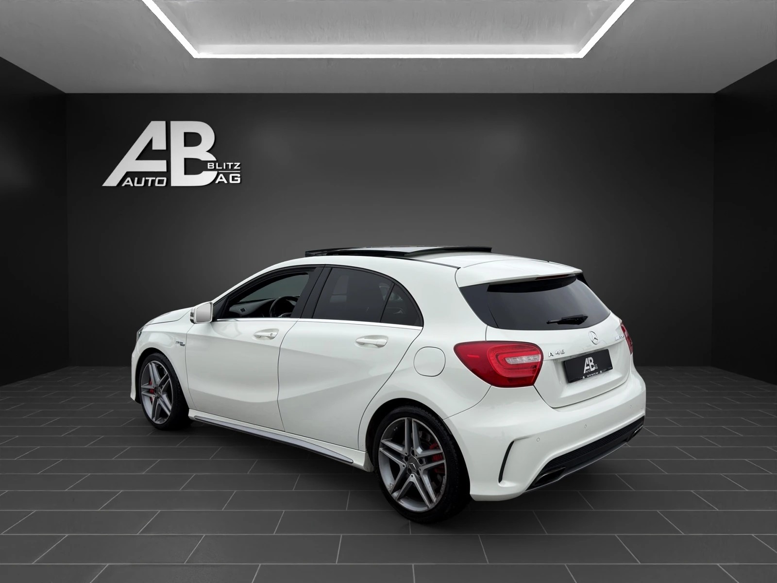 MERCEDES-BENZ A 45 AMG 4Matic Speedshift 7G-DCT * Perlmuttweiss *-image-2