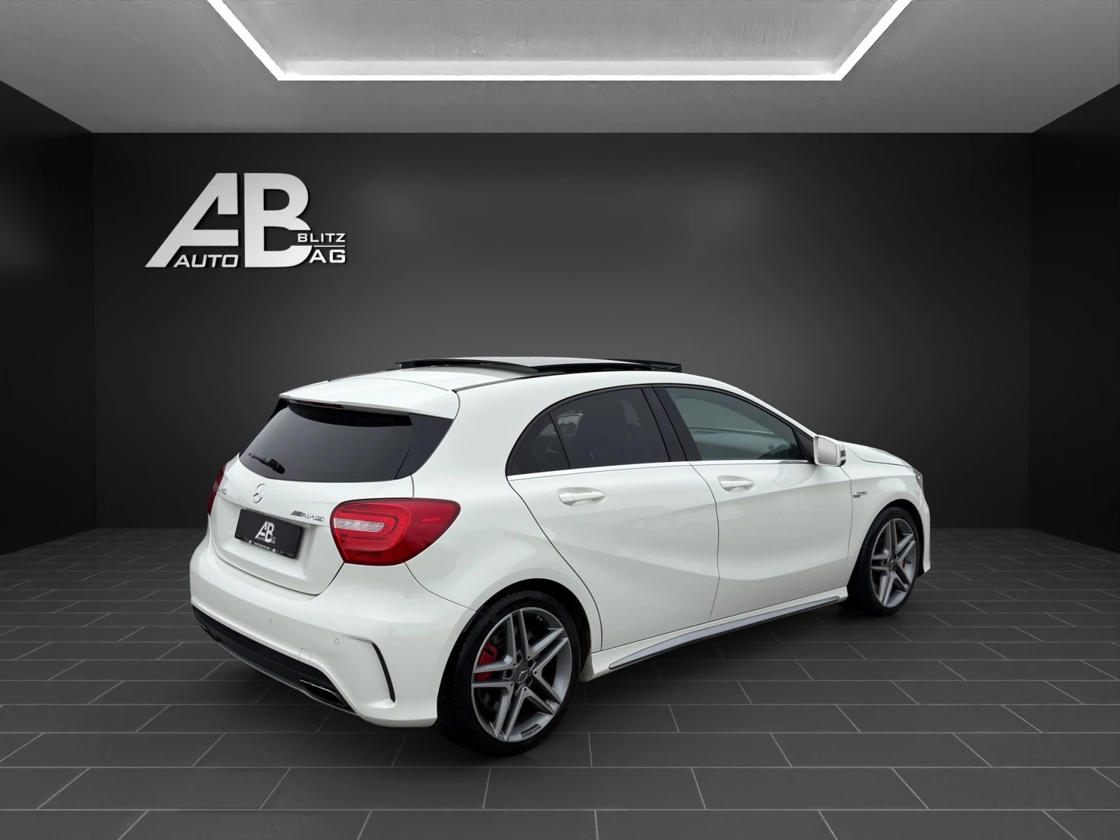 MERCEDES-BENZ A 45 AMG 4Matic Speedshift 7G-DCT * Perlmuttweiss *-image-4
