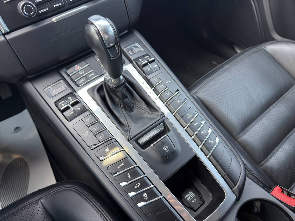 PORSCHE Macan 3.0 V6 GTS **CH Fahrzeug**-image-23