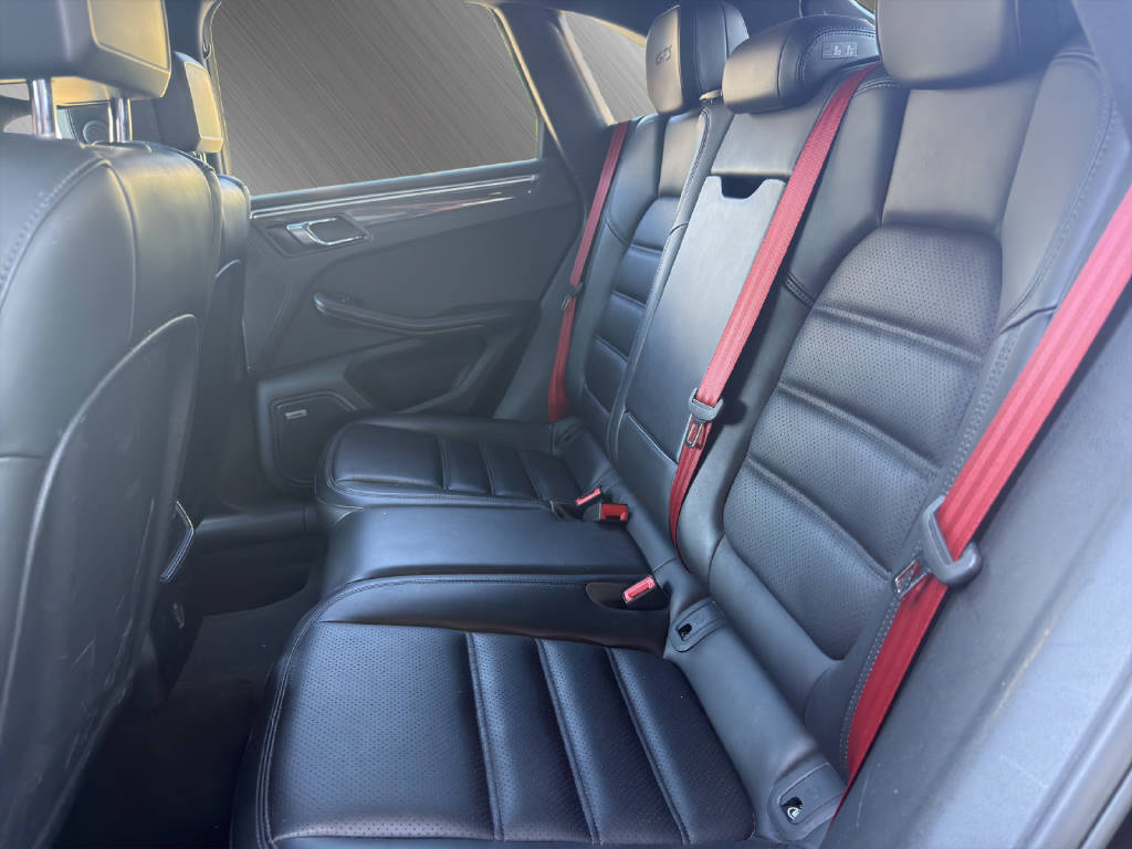 PORSCHE Macan 3.0 V6 GTS **CH Fahrzeug**-image-11