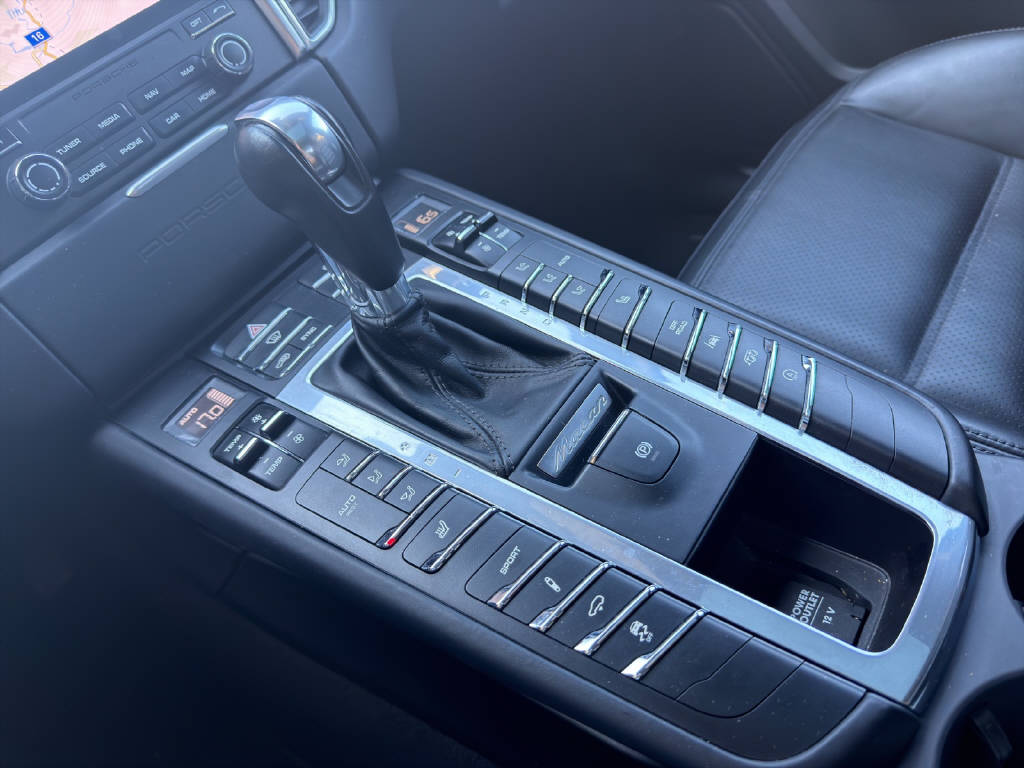 PORSCHE Macan 3.0 V6 GTS **CH Fahrzeug**-image-8