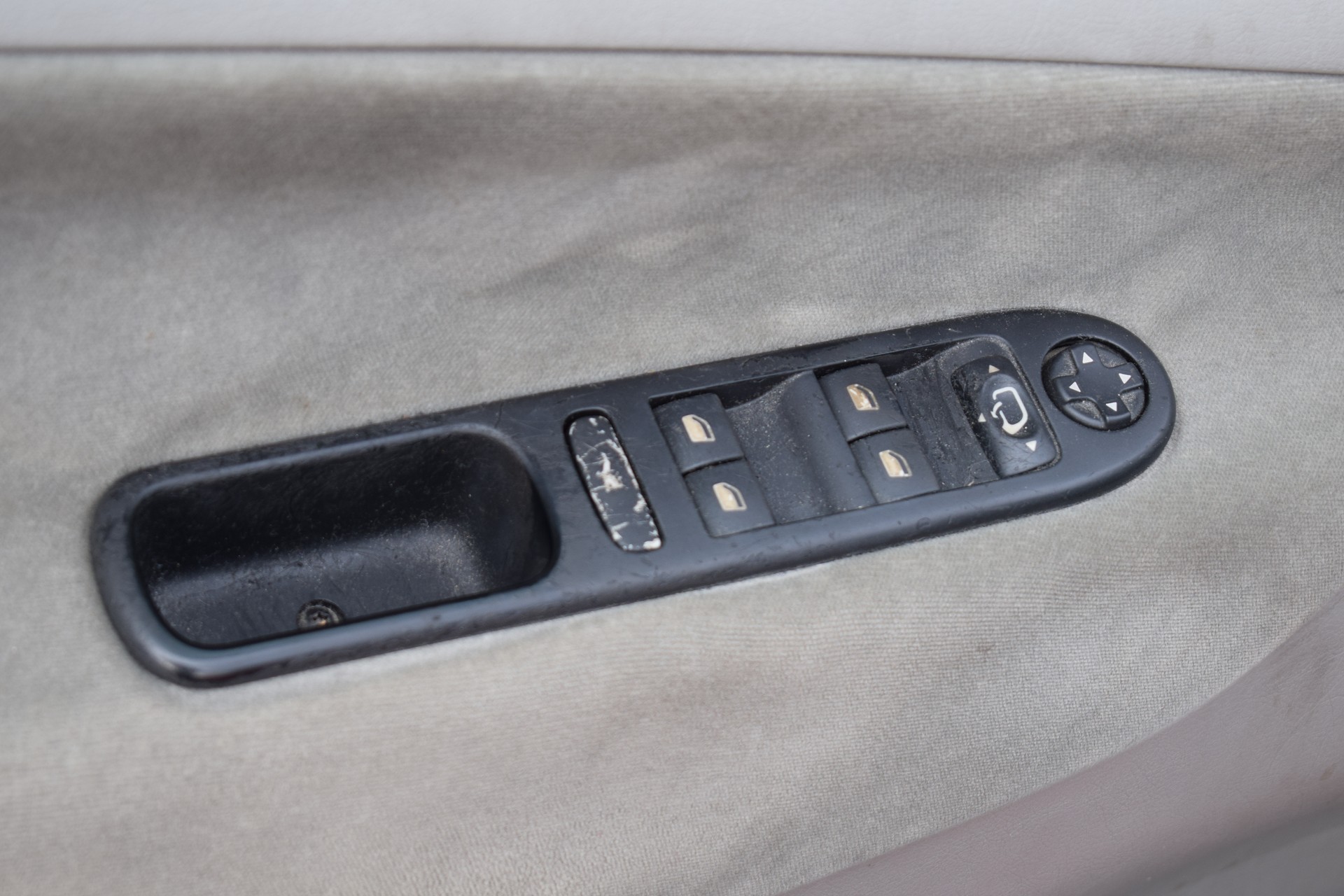PEUGEOT 207 1.6 HDI XSI-image-5