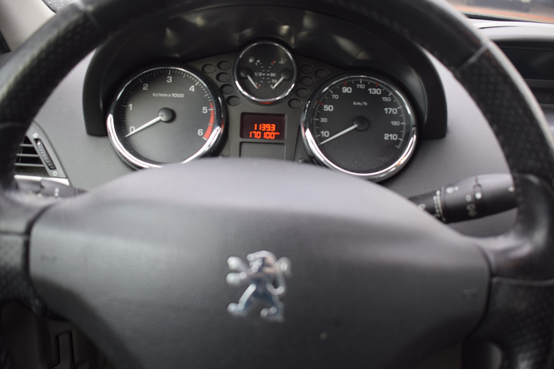 PEUGEOT 207 1.6 HDI XSI-image-6
