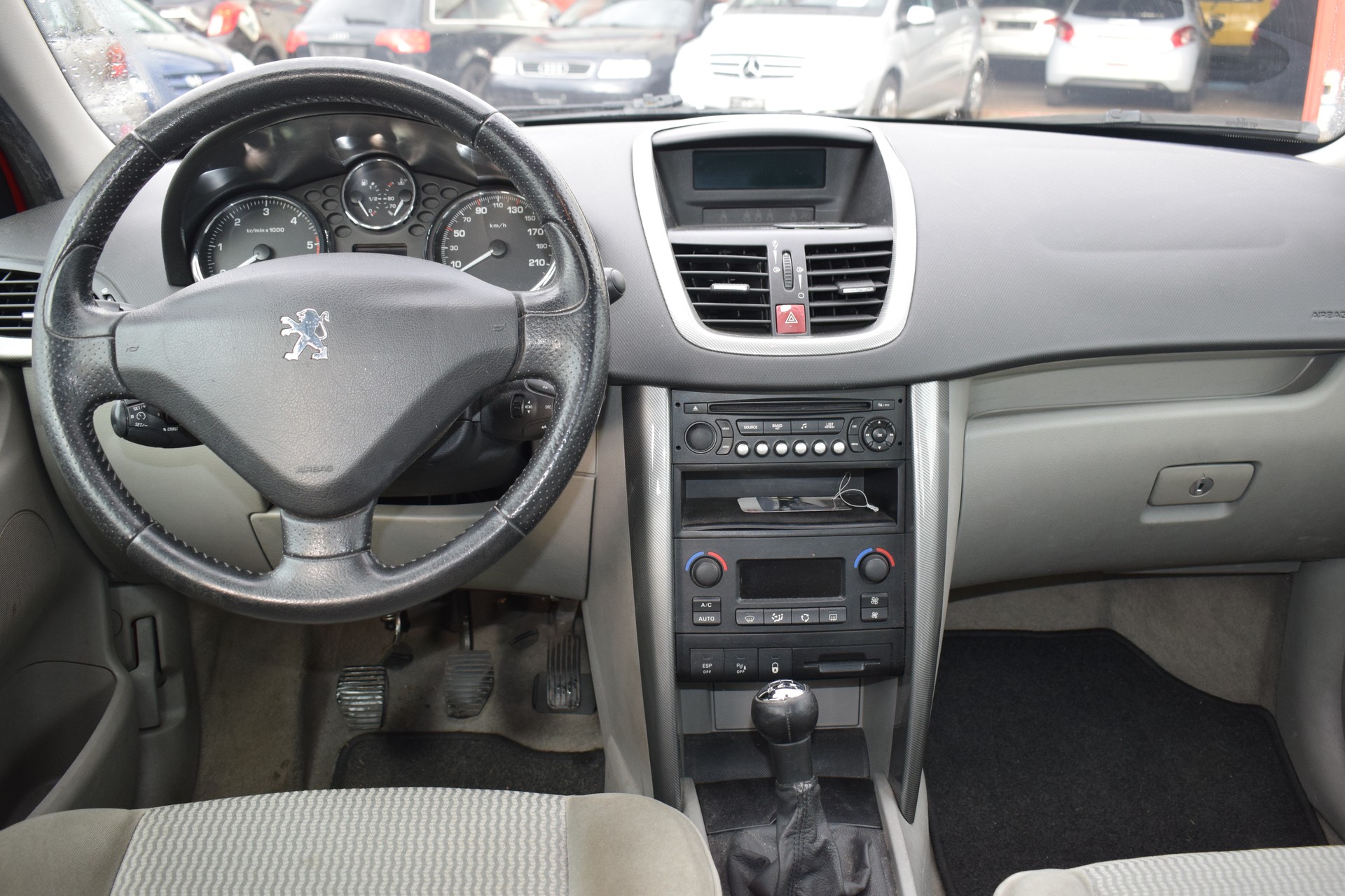 PEUGEOT 207 1.6 HDI XSI-image-4