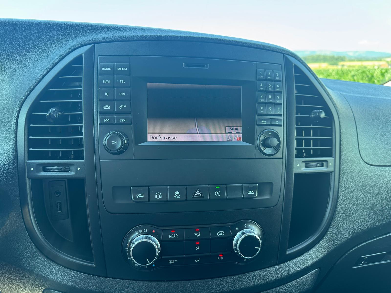 MERCEDES-BENZ Vito 116 BlueTec Tourer Select L 4Matic 7G-Tronic 9 Sitzer-image-13