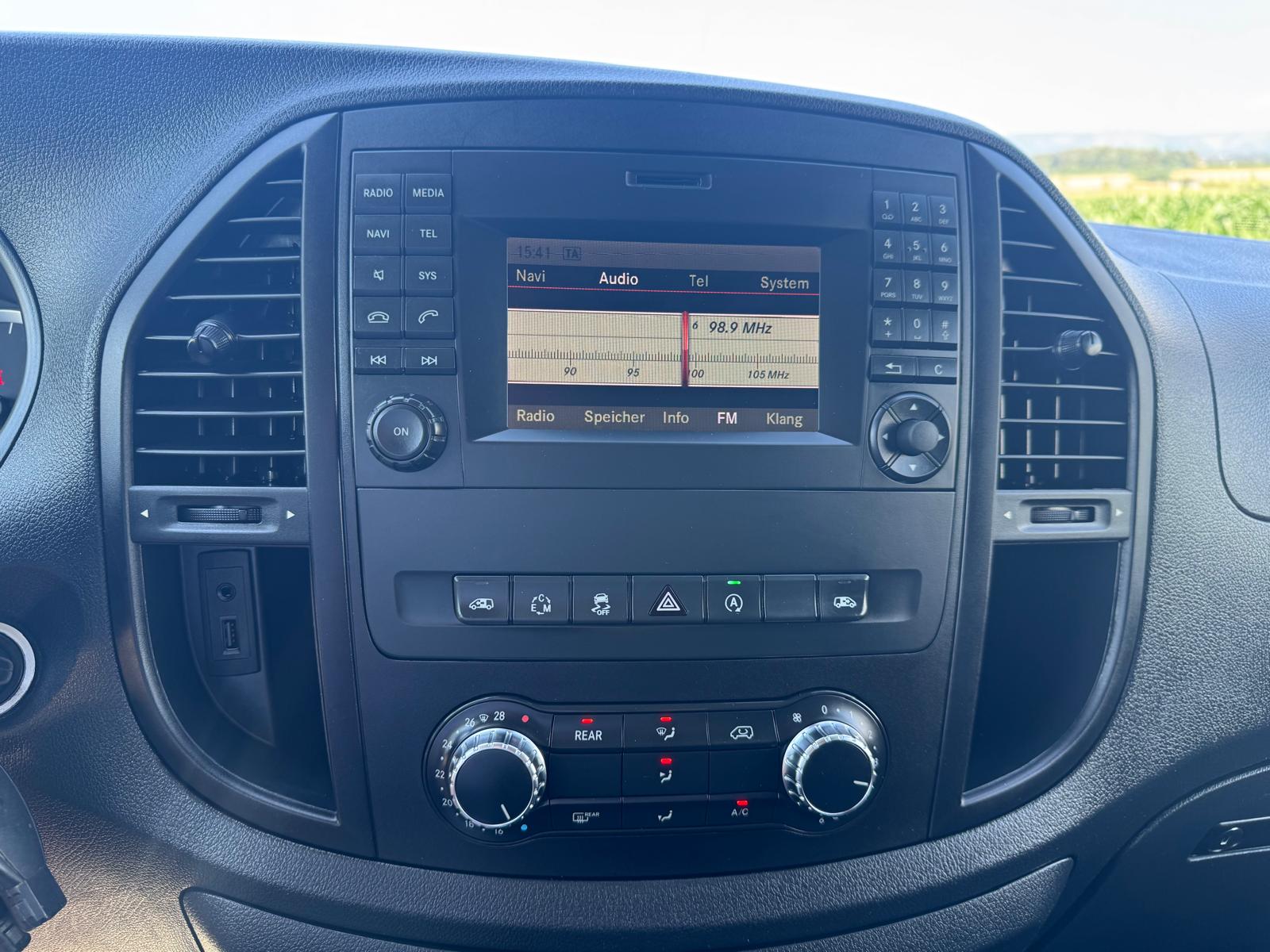 MERCEDES-BENZ Vito 116 BlueTec Tourer Select L 4Matic 7G-Tronic 9 Sitzer-image-12