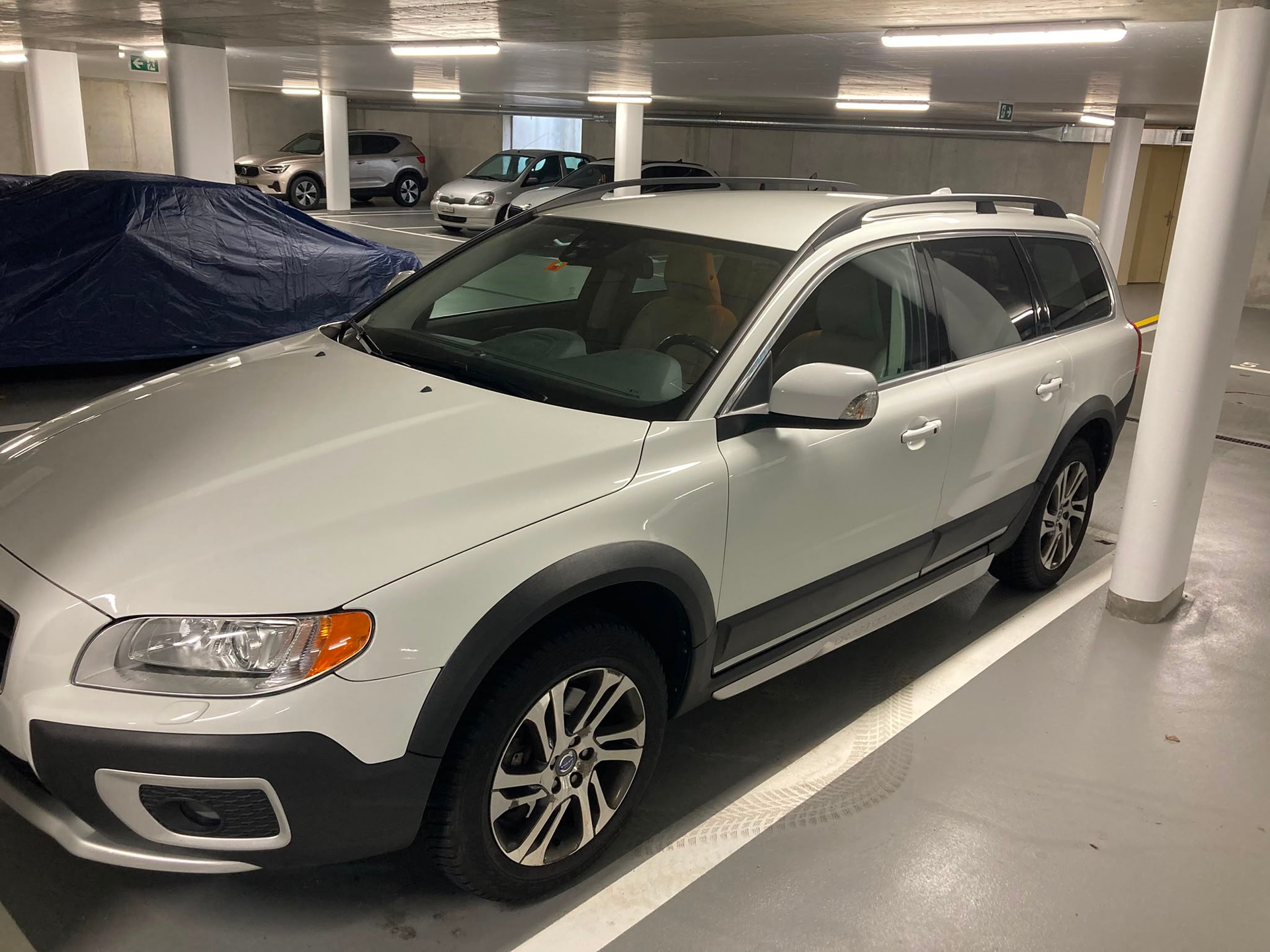 VOLVO 2.4 D3 Momentum AWD-image-1