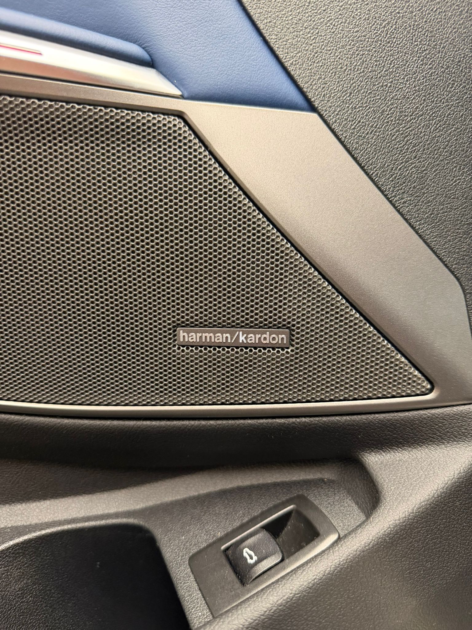 BMW M3 Touring xDrive Competition M-image-12