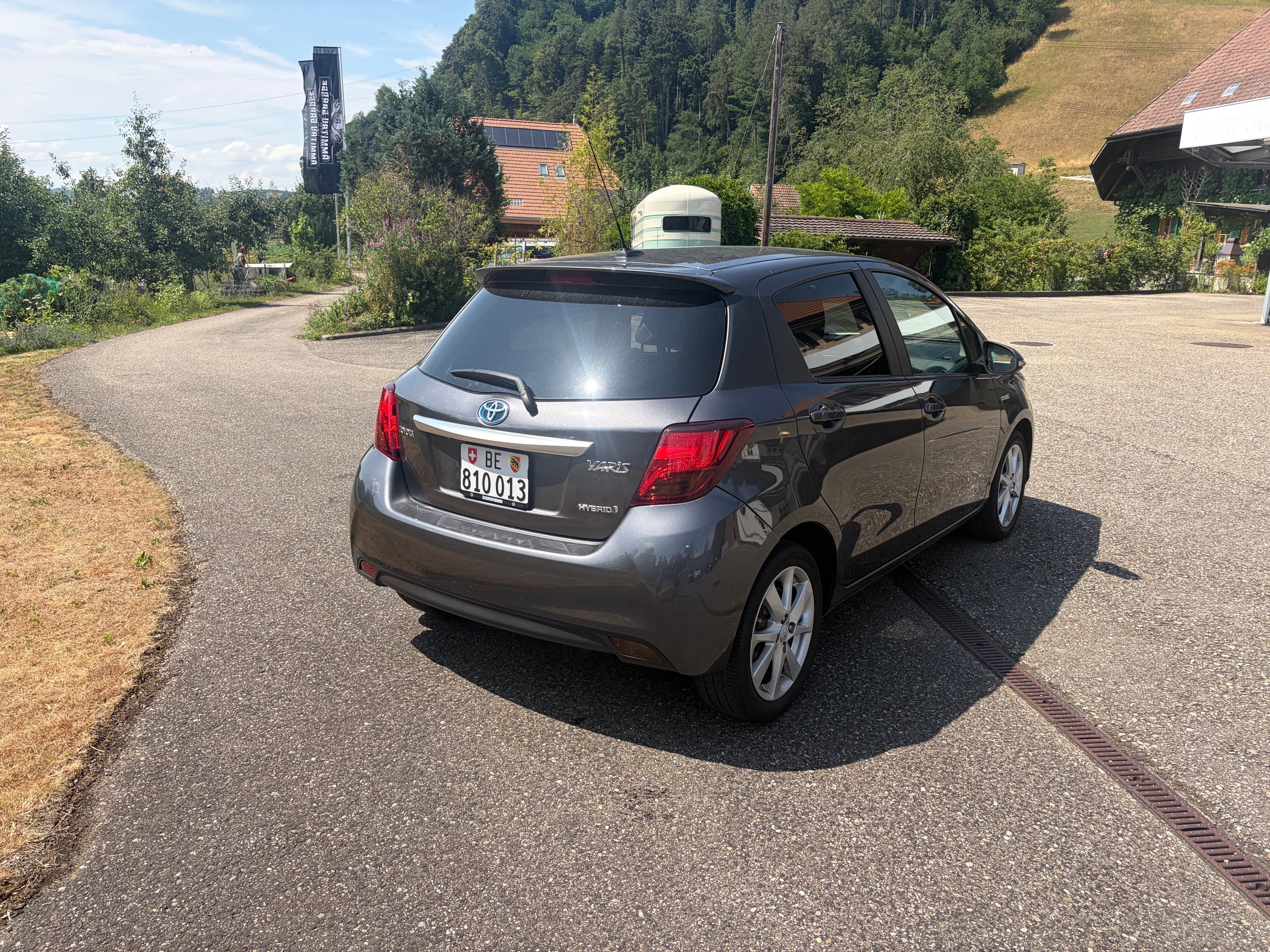 TOYOTA Yaris 1.5 VVT-i Hybrid Trend e-CVT — slika 4