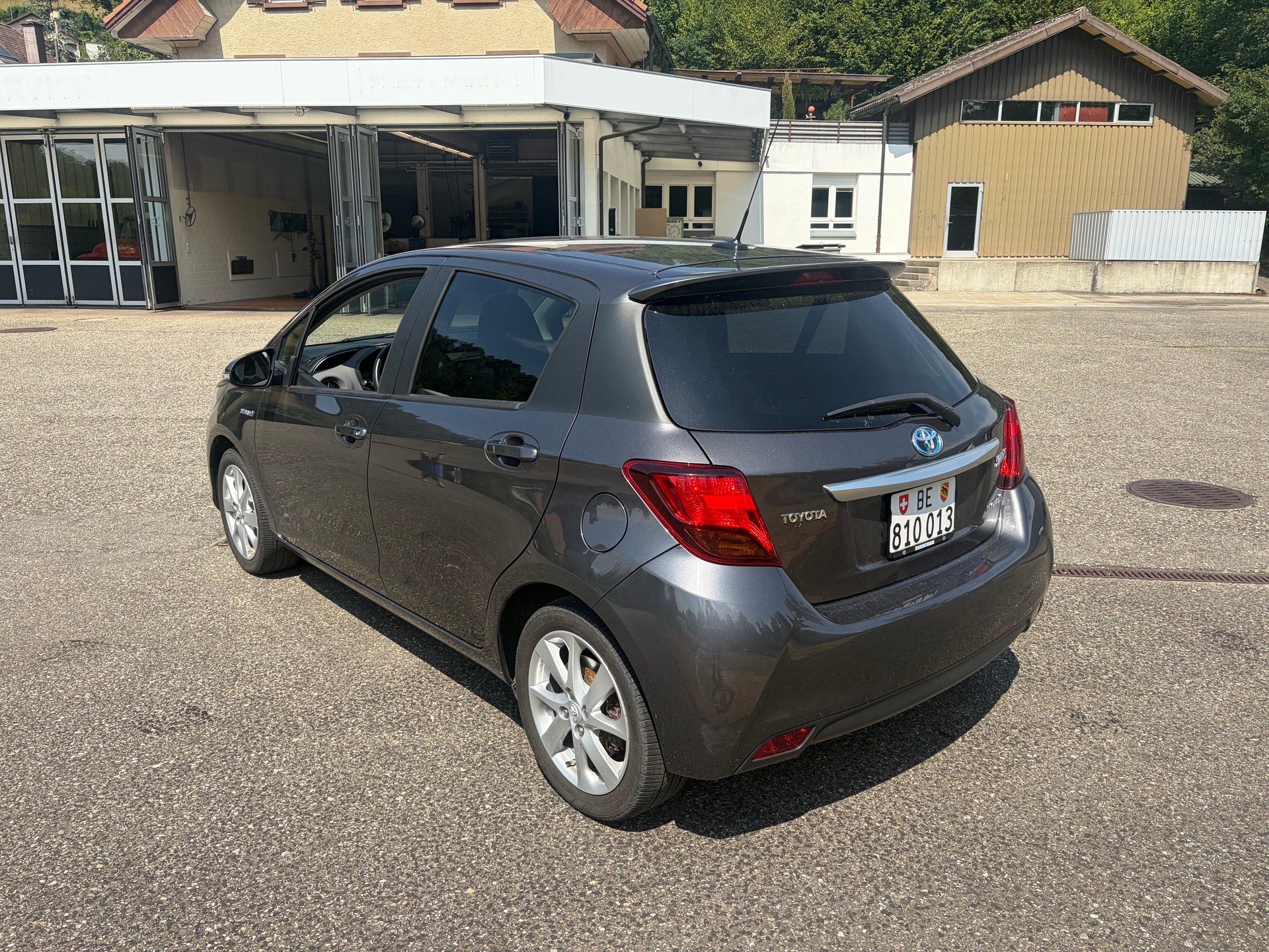 TOYOTA Yaris 1.5 VVT-i Hybrid Trend e-CVT-image-2