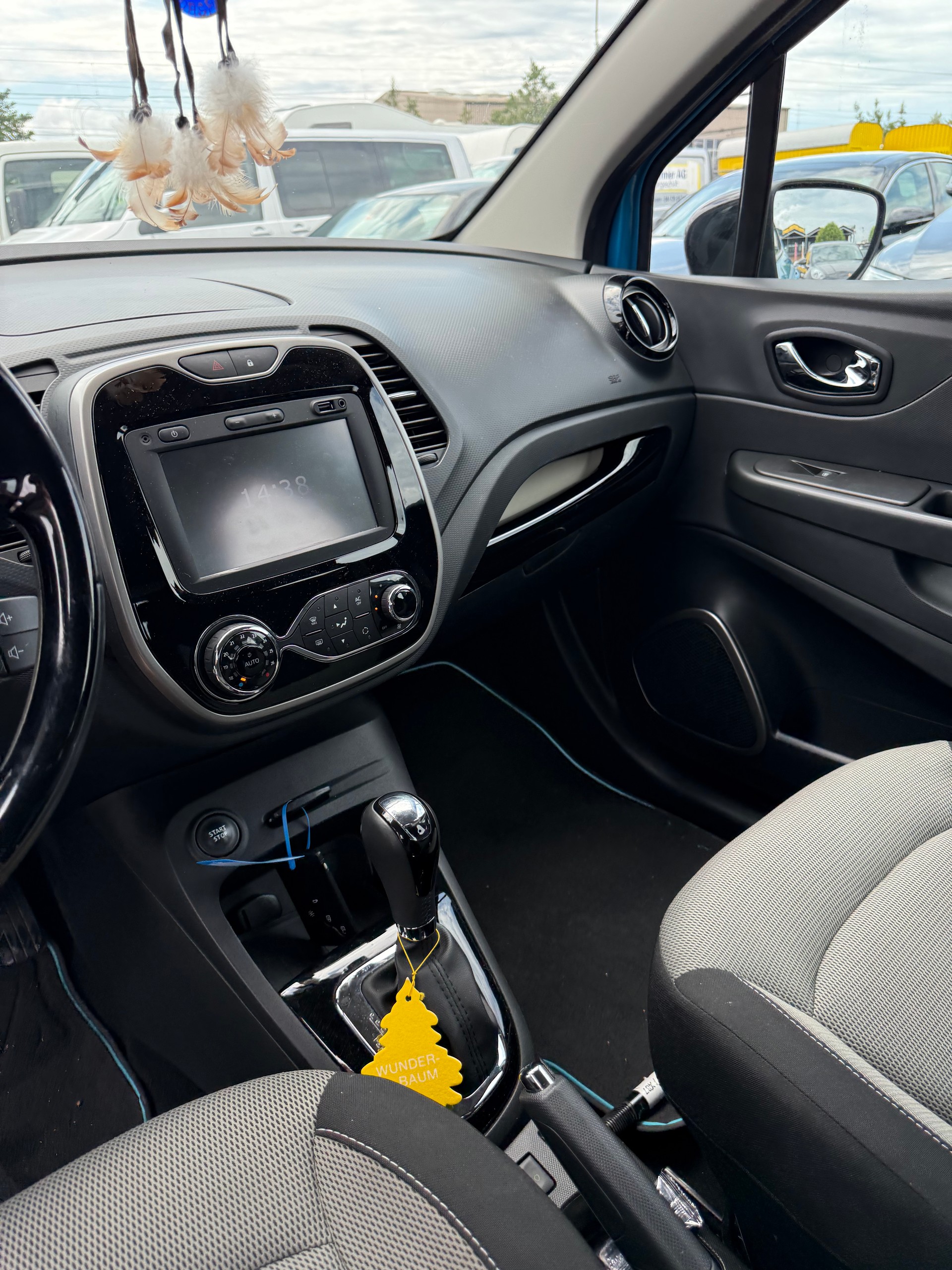 RENAULT Captur 1.2 T 16V Privilège EDC-image-11