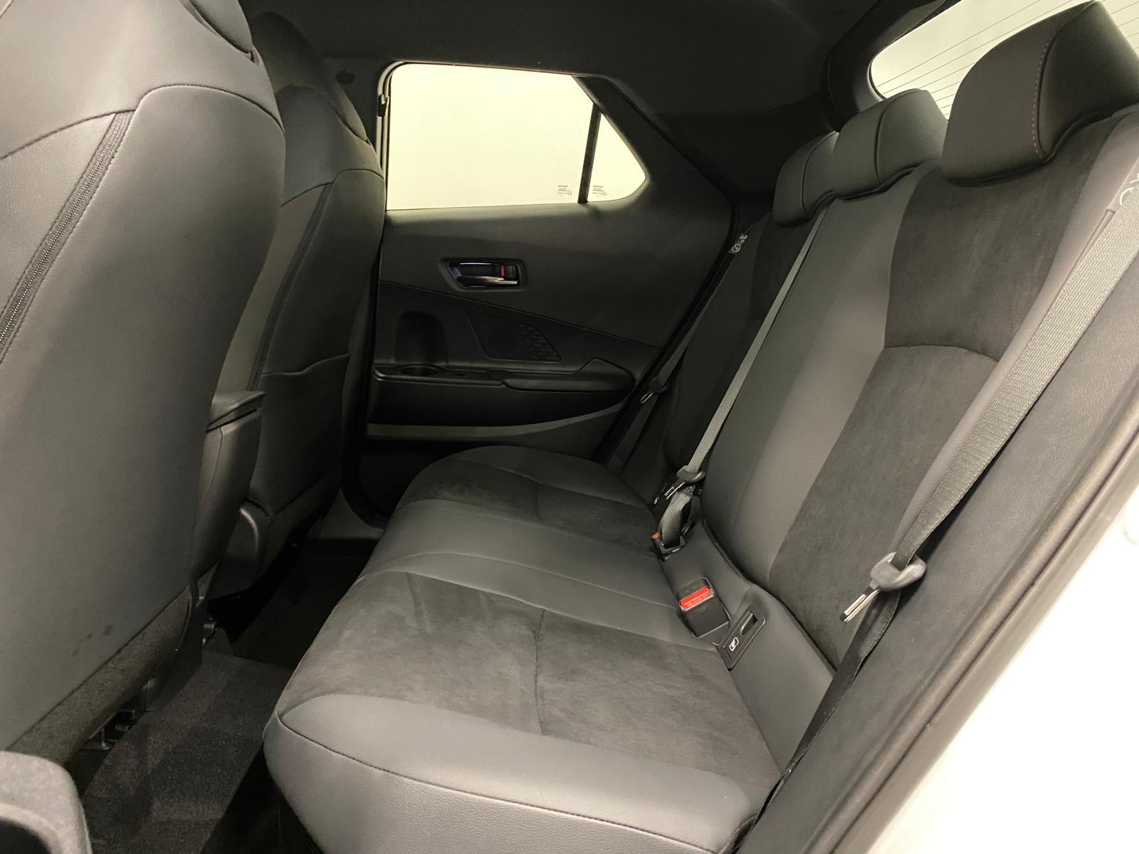 TOYOTA C-HR 2.0 PHEV GR Sport-image-8