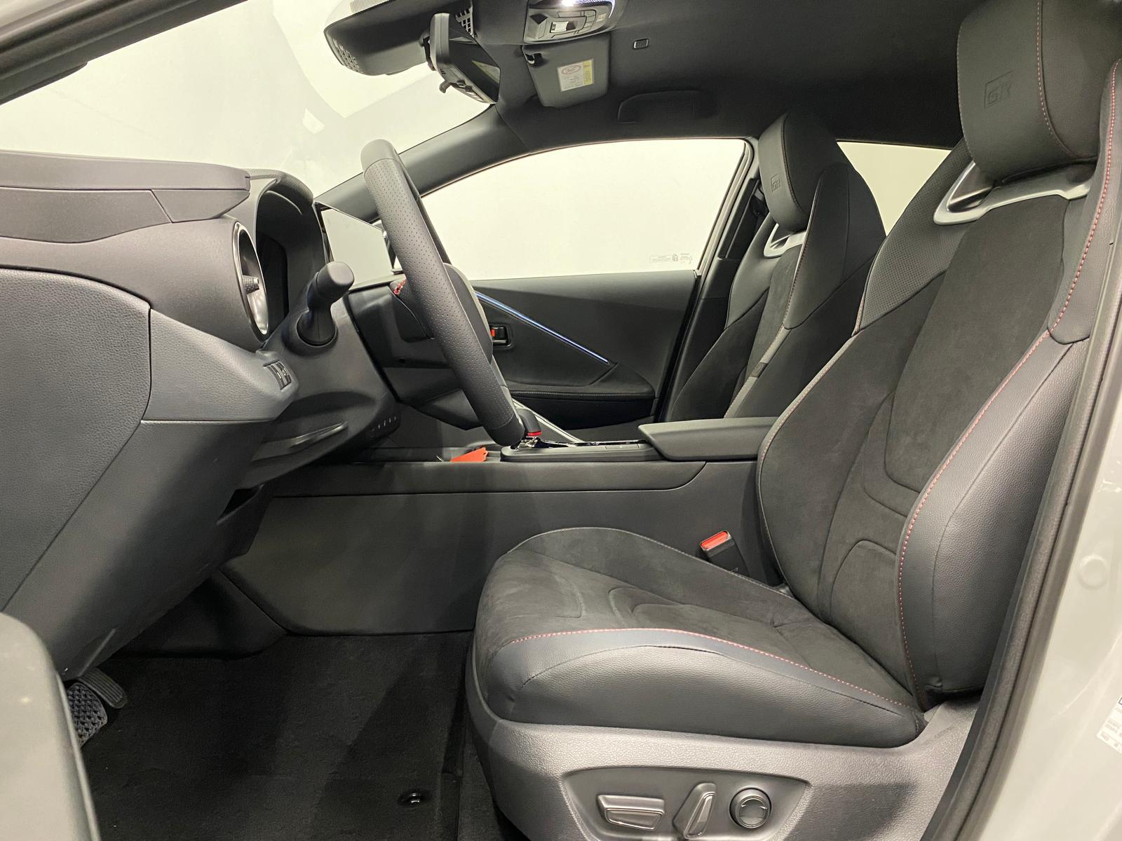 TOYOTA C-HR 2.0 PHEV GR Sport-image-2