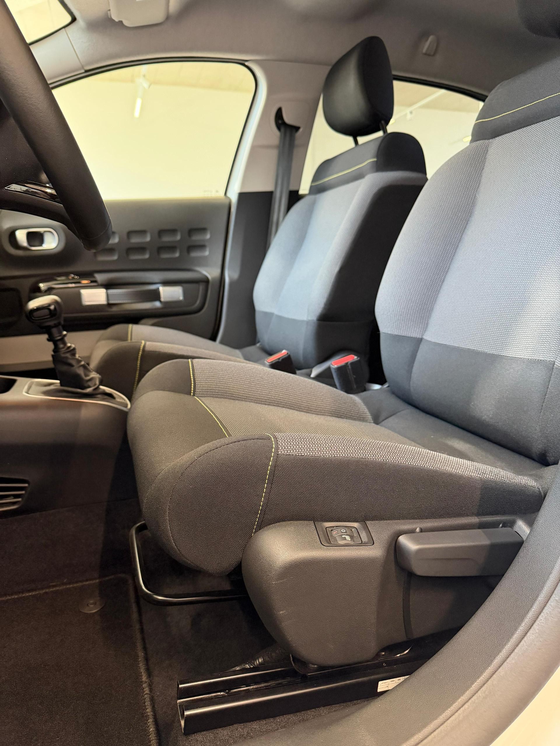 CITROEN C3 1.2i PureTech Shine-image-10