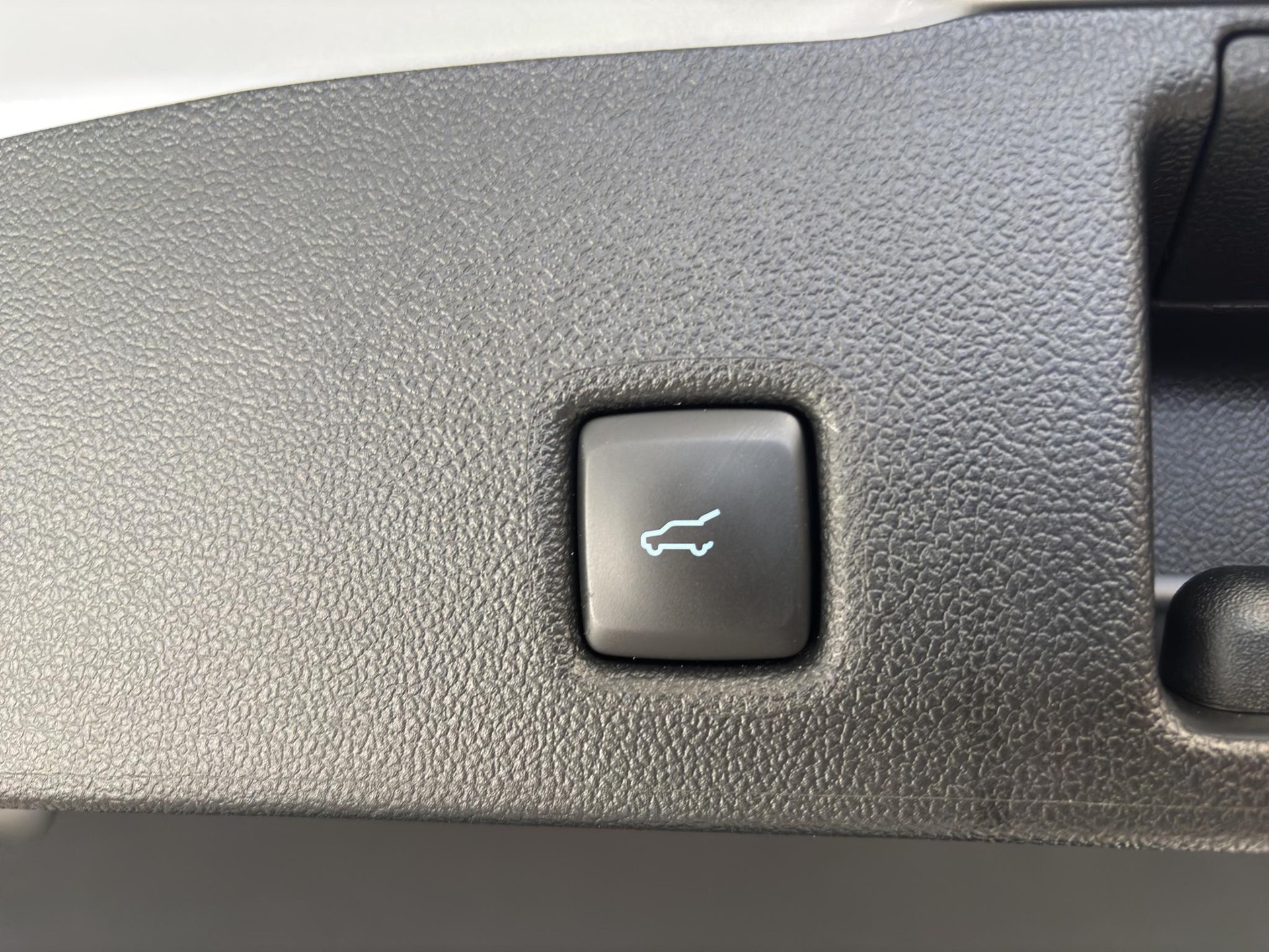 FORD Kuga 2.5 Hybrid ST-Line X 4x4-image-14