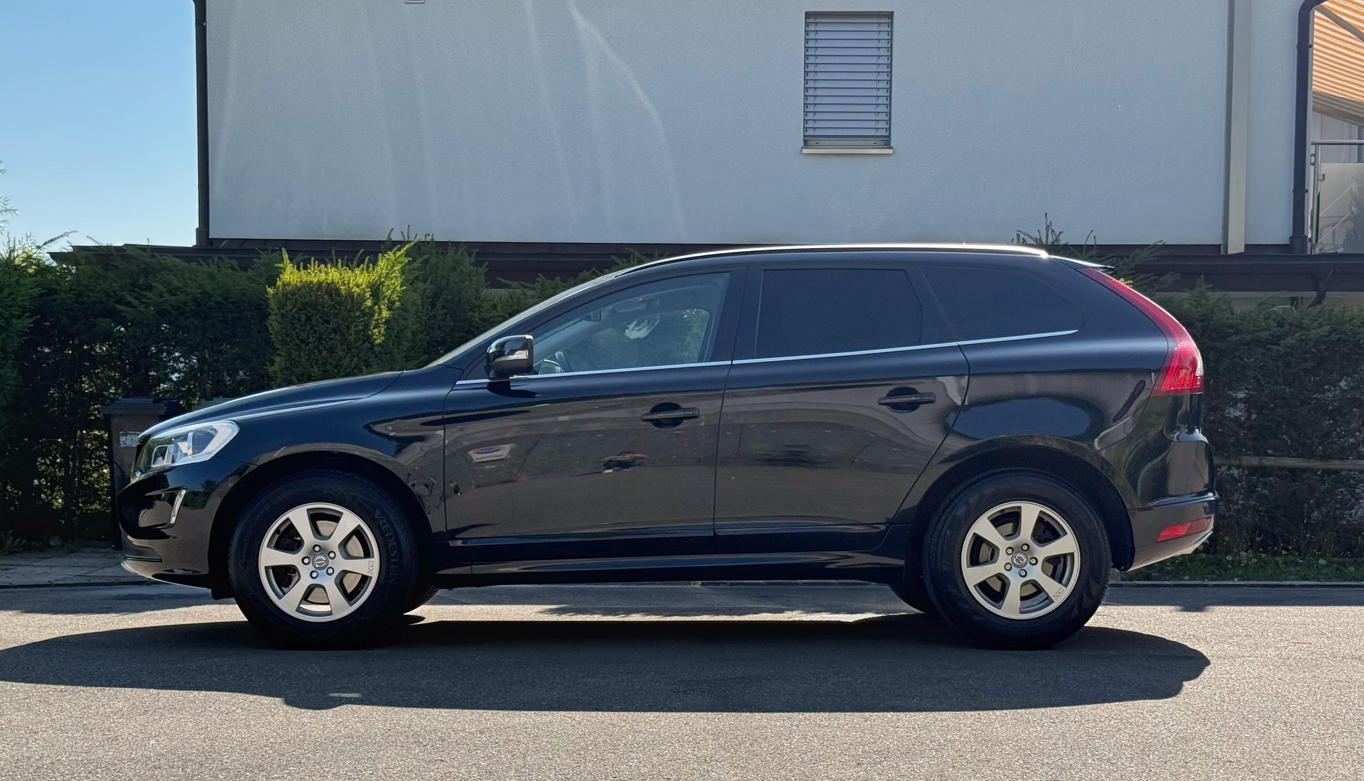 VOLVO XC60 D5 AWD Summum Geartronic-image-7