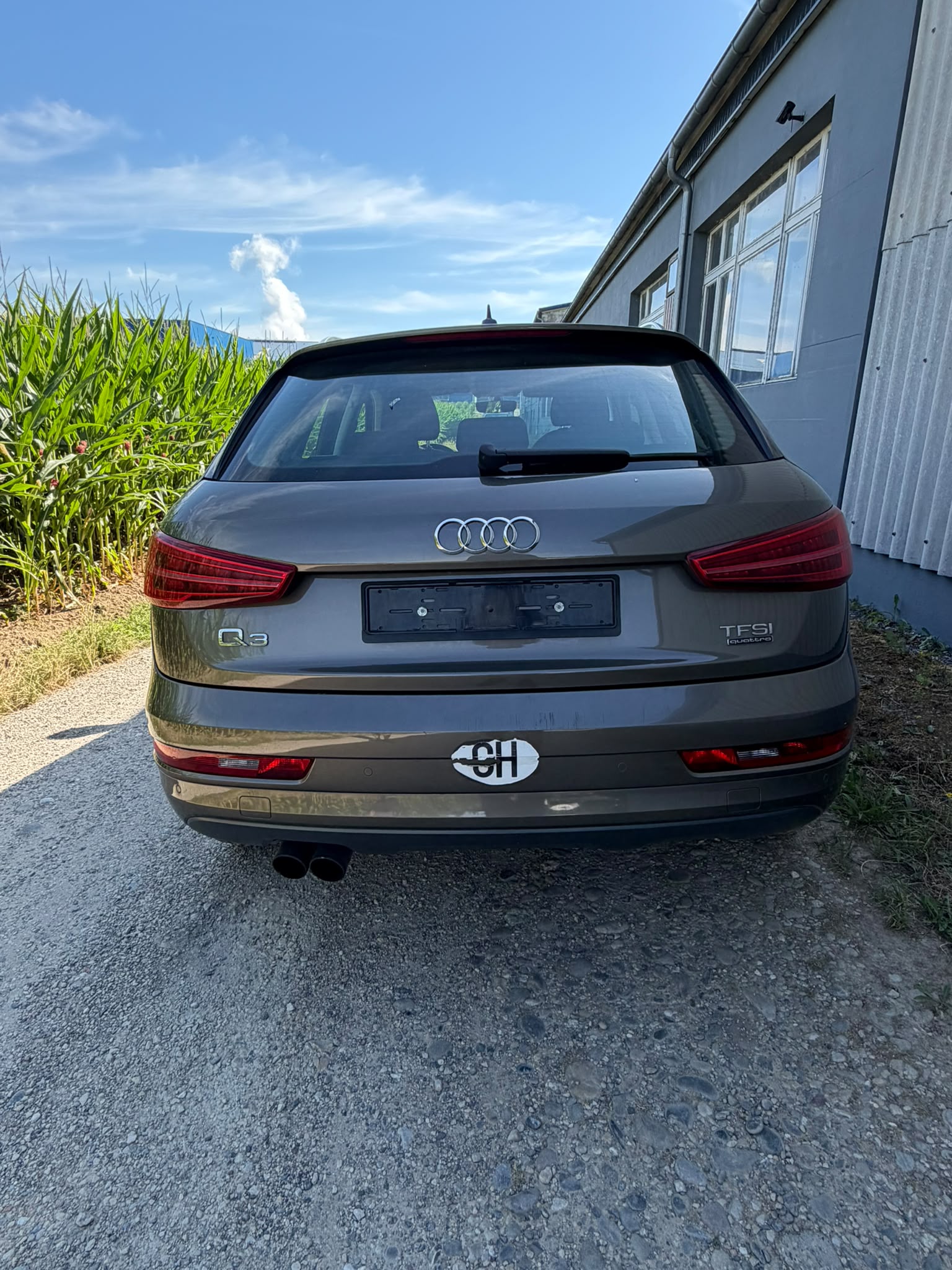 AUDI Q3 2.0 TFSI quattro S-tronic-image-5