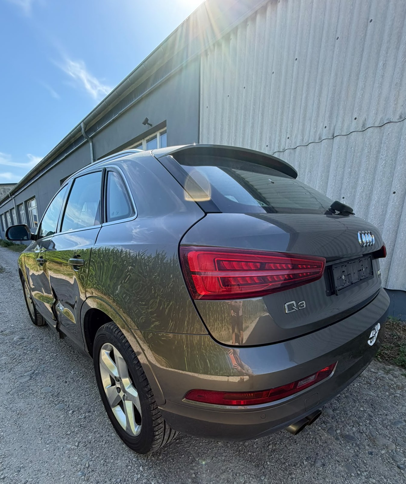 AUDI Q3 2.0 TFSI quattro S-tronic-image-4