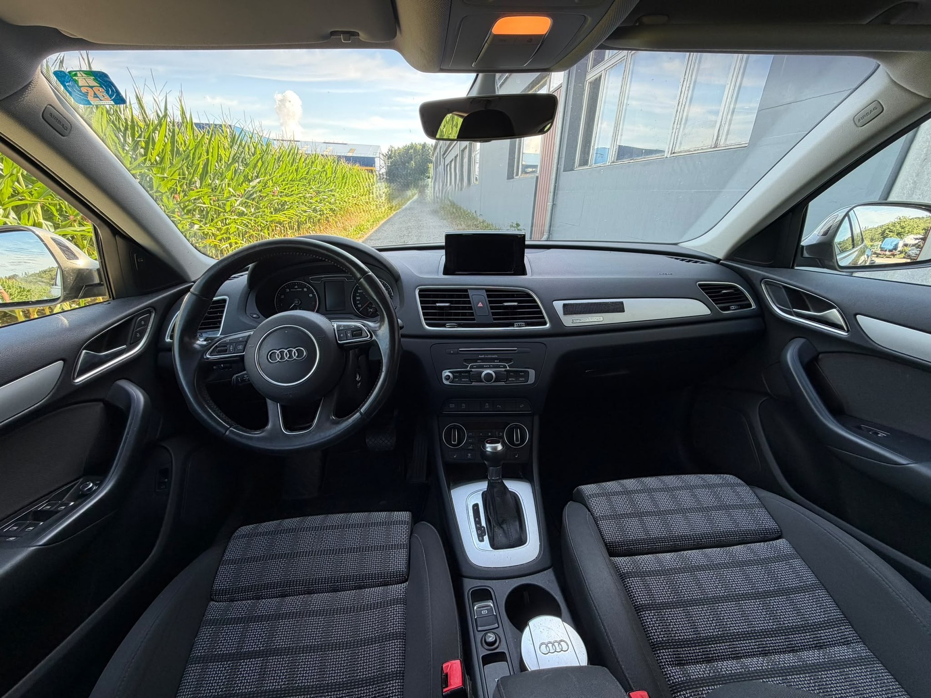 AUDI Q3 2.0 TFSI quattro S-tronic-image-6