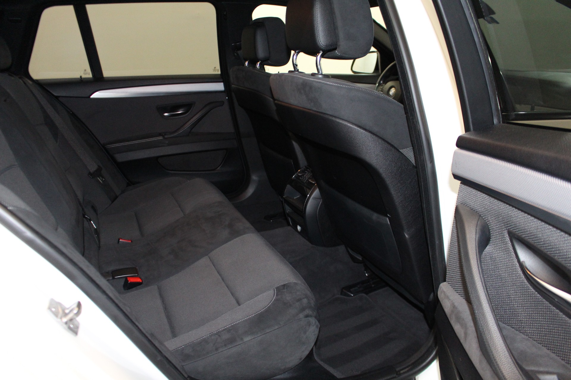 BMW 535d xDrive Touring-image-9