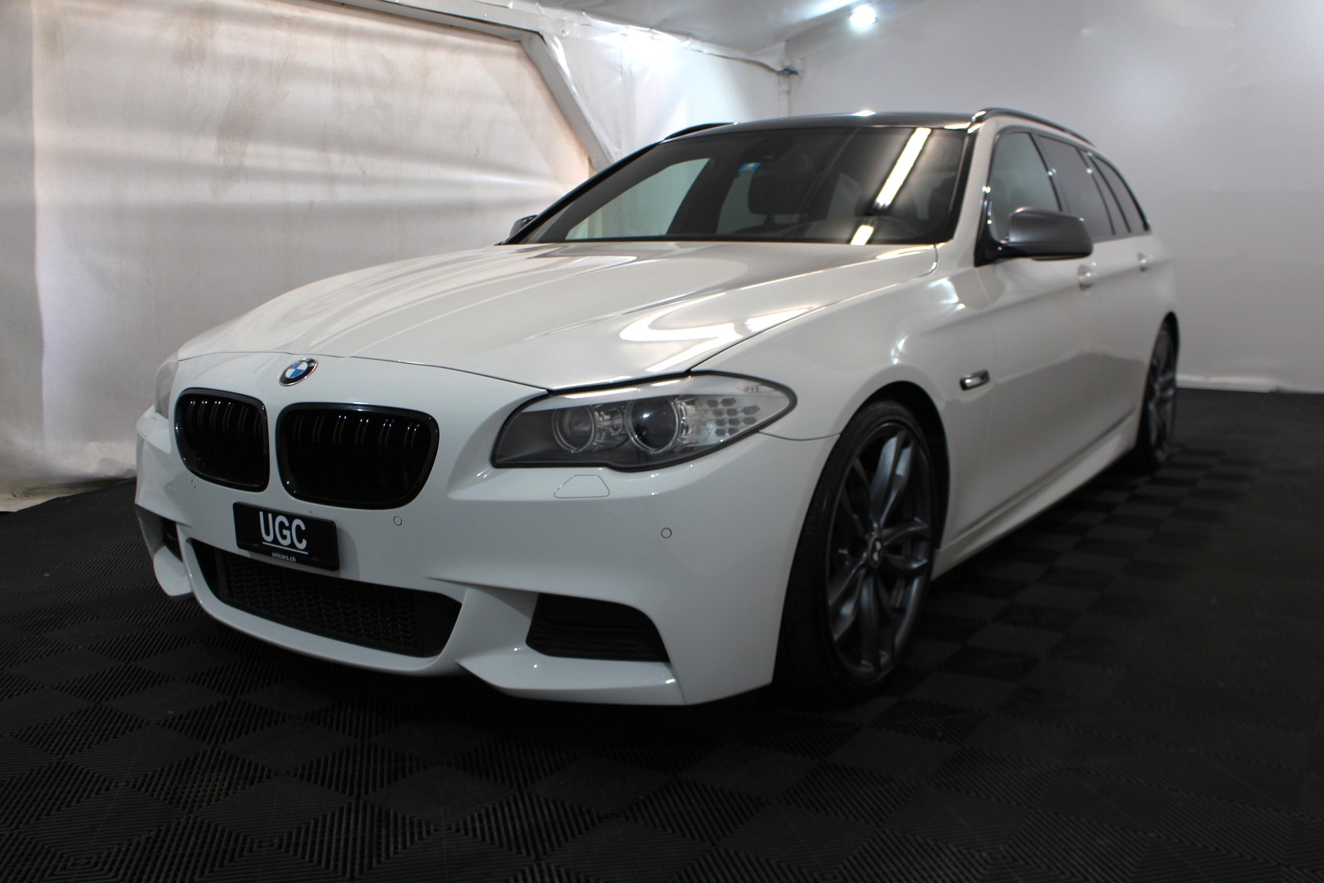 BMW 535d xDrive Touring-showroom-element-2