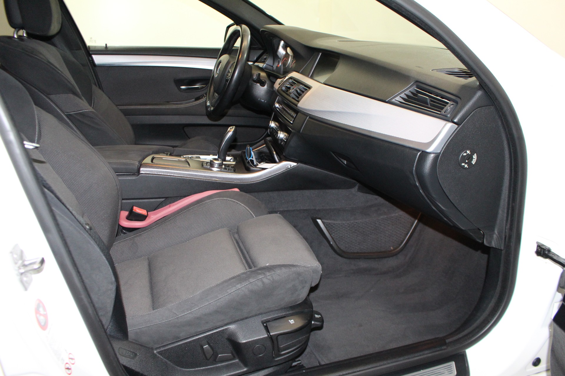 BMW 535d xDrive Touring-image-10