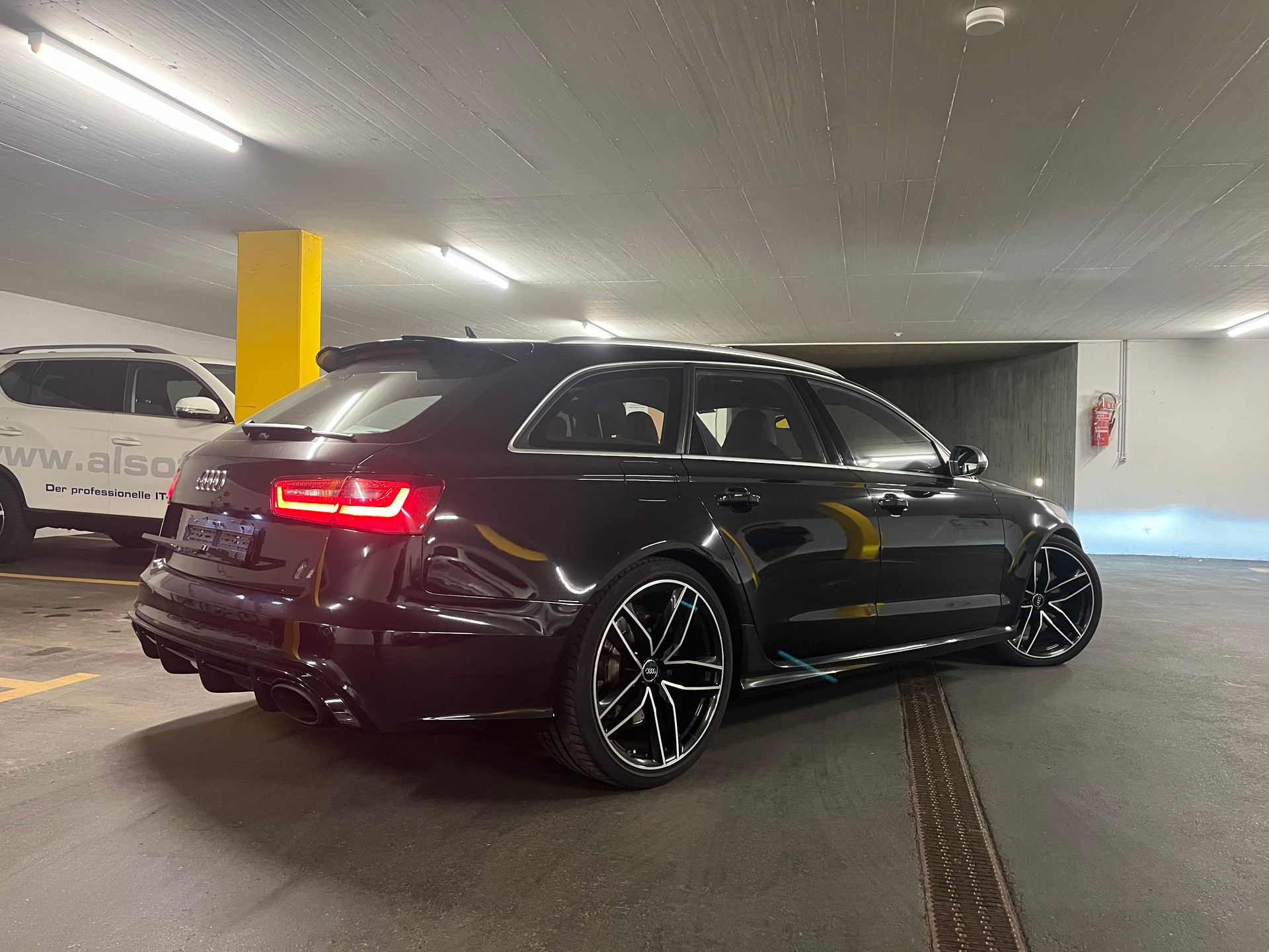 AUDI 4.0 V8 TFSI quattro T-Tronic-image-1