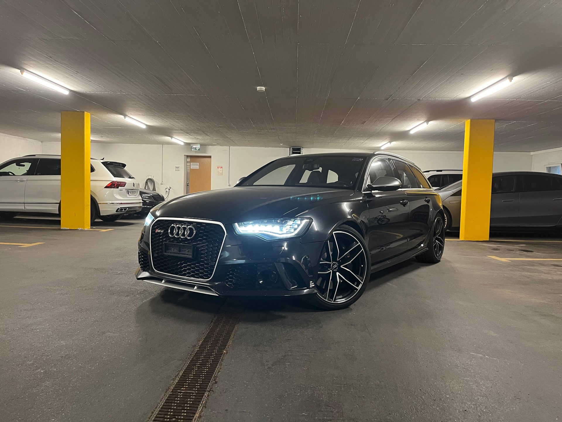 AUDI 4.0 V8 TFSI quattro T-Tronic