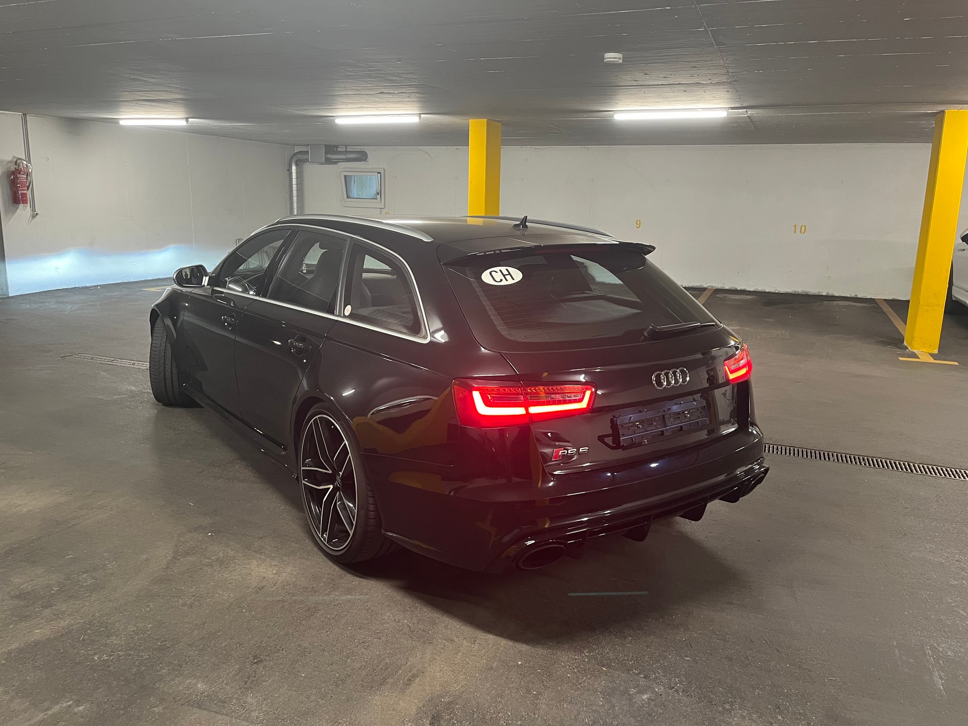 AUDI 4.0 V8 TFSI quattro T-Tronic-image-2