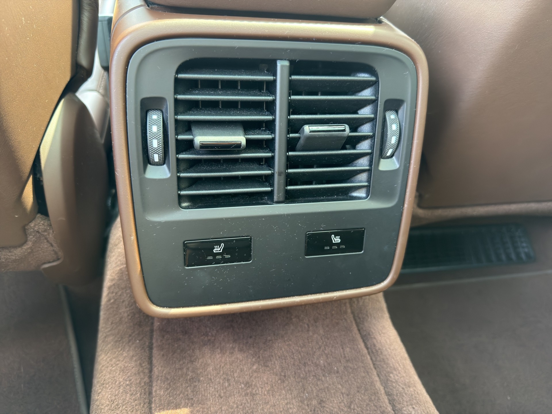 PORSCHE Taycan-image-14