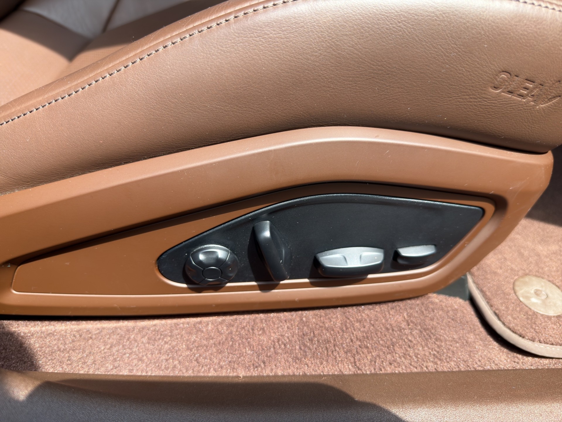 PORSCHE Taycan-image-17