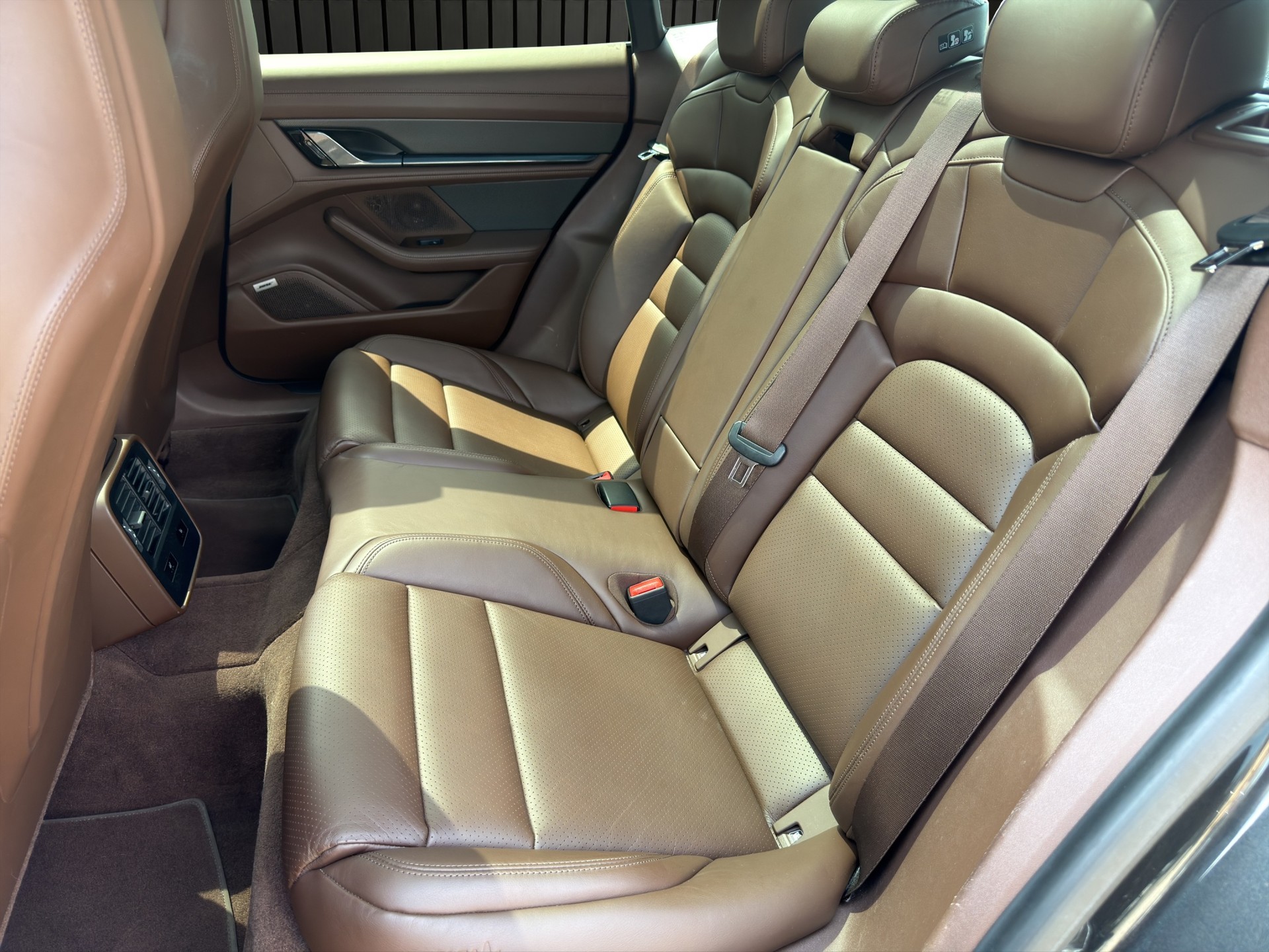 PORSCHE Taycan-image-11