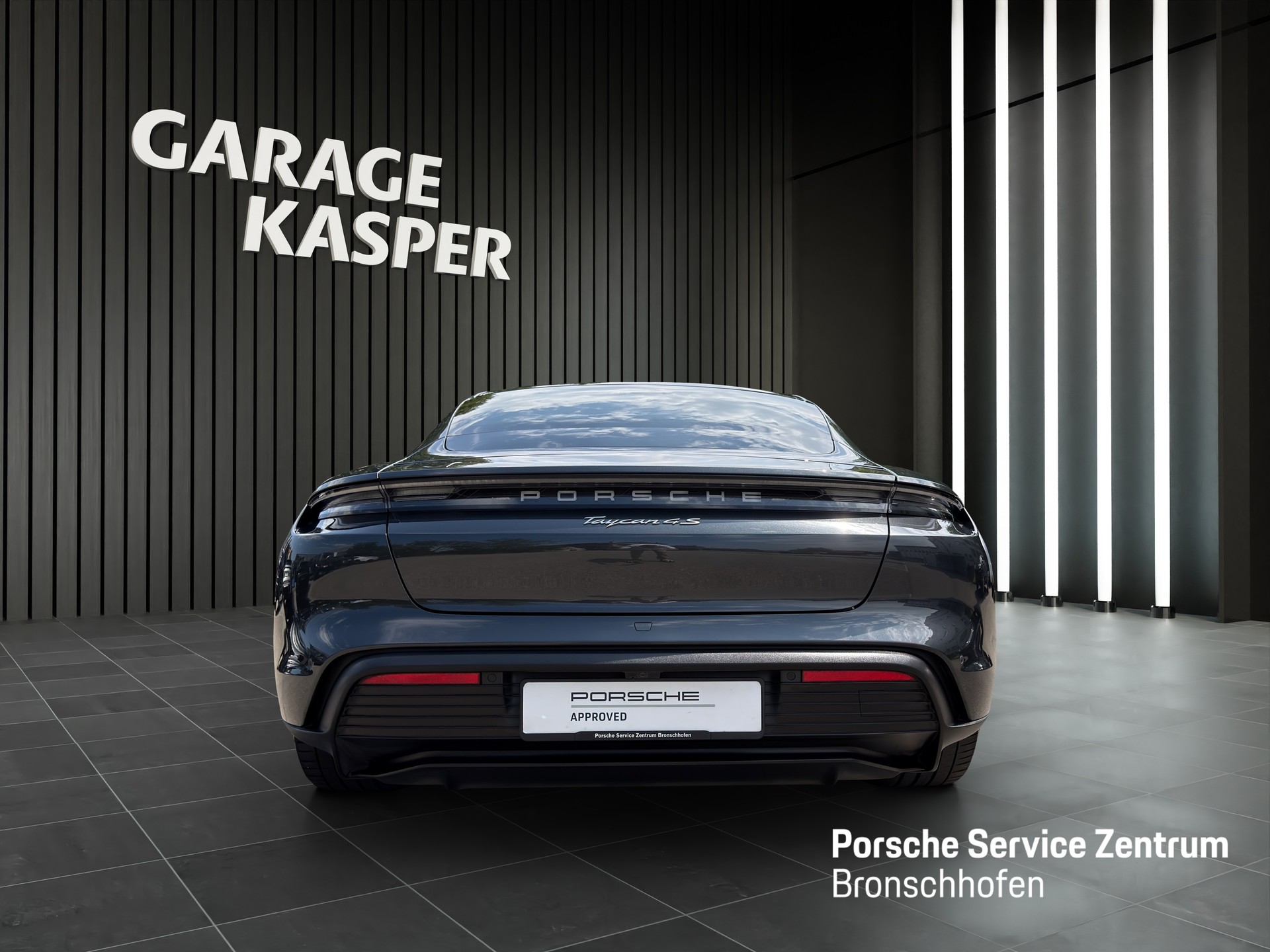 PORSCHE Taycan 4S-showroom-element-3