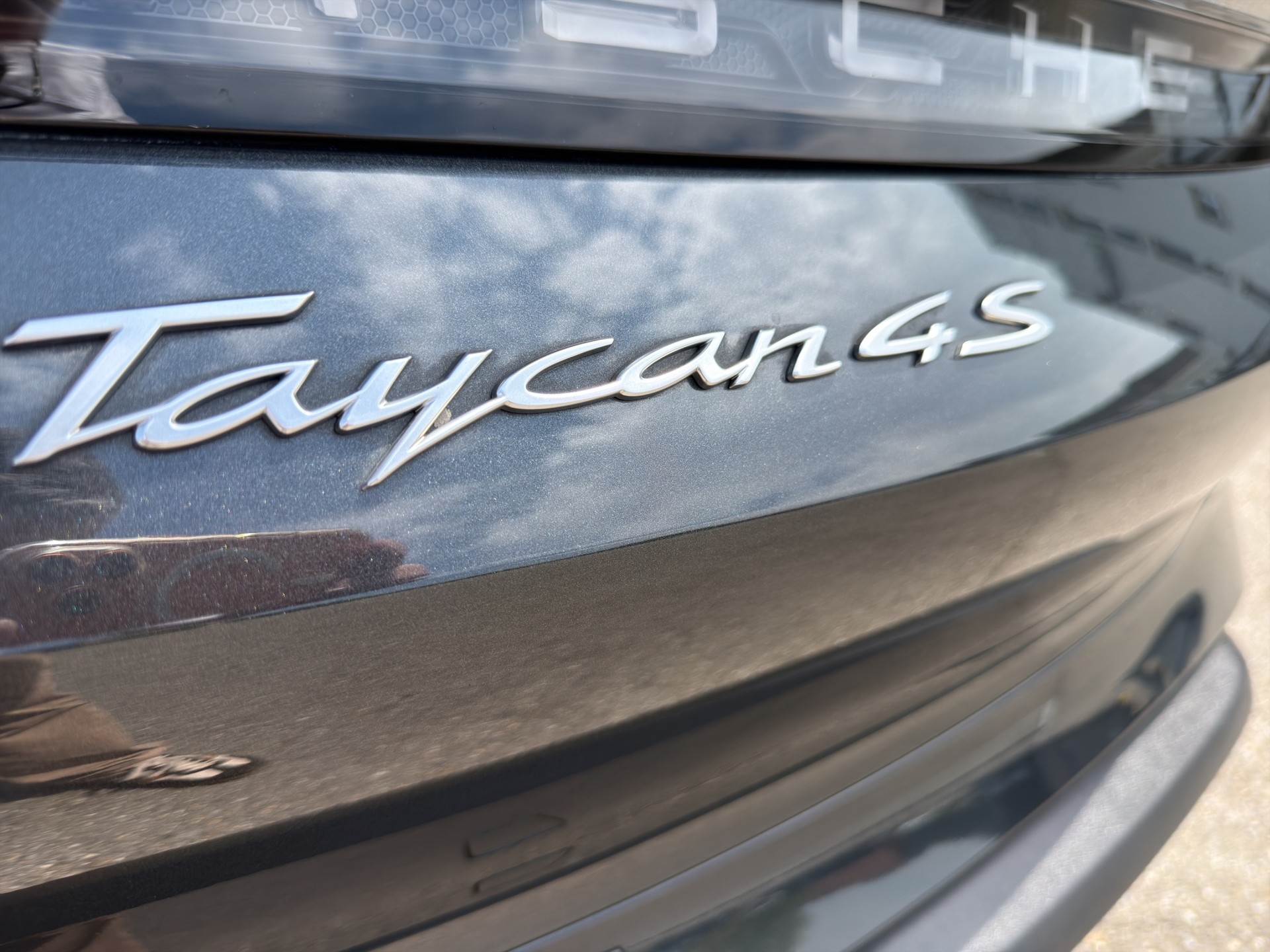 PORSCHE Taycan-image-18