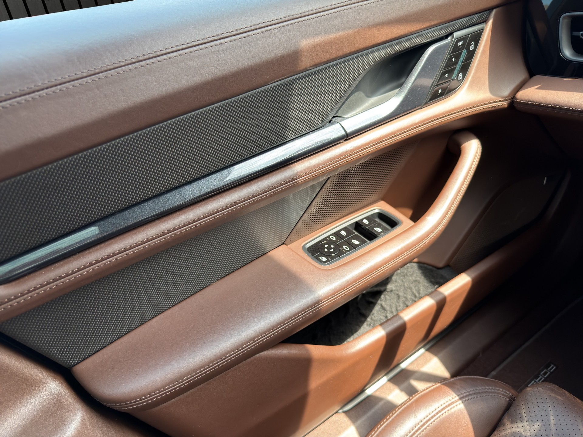 PORSCHE Taycan-image-10