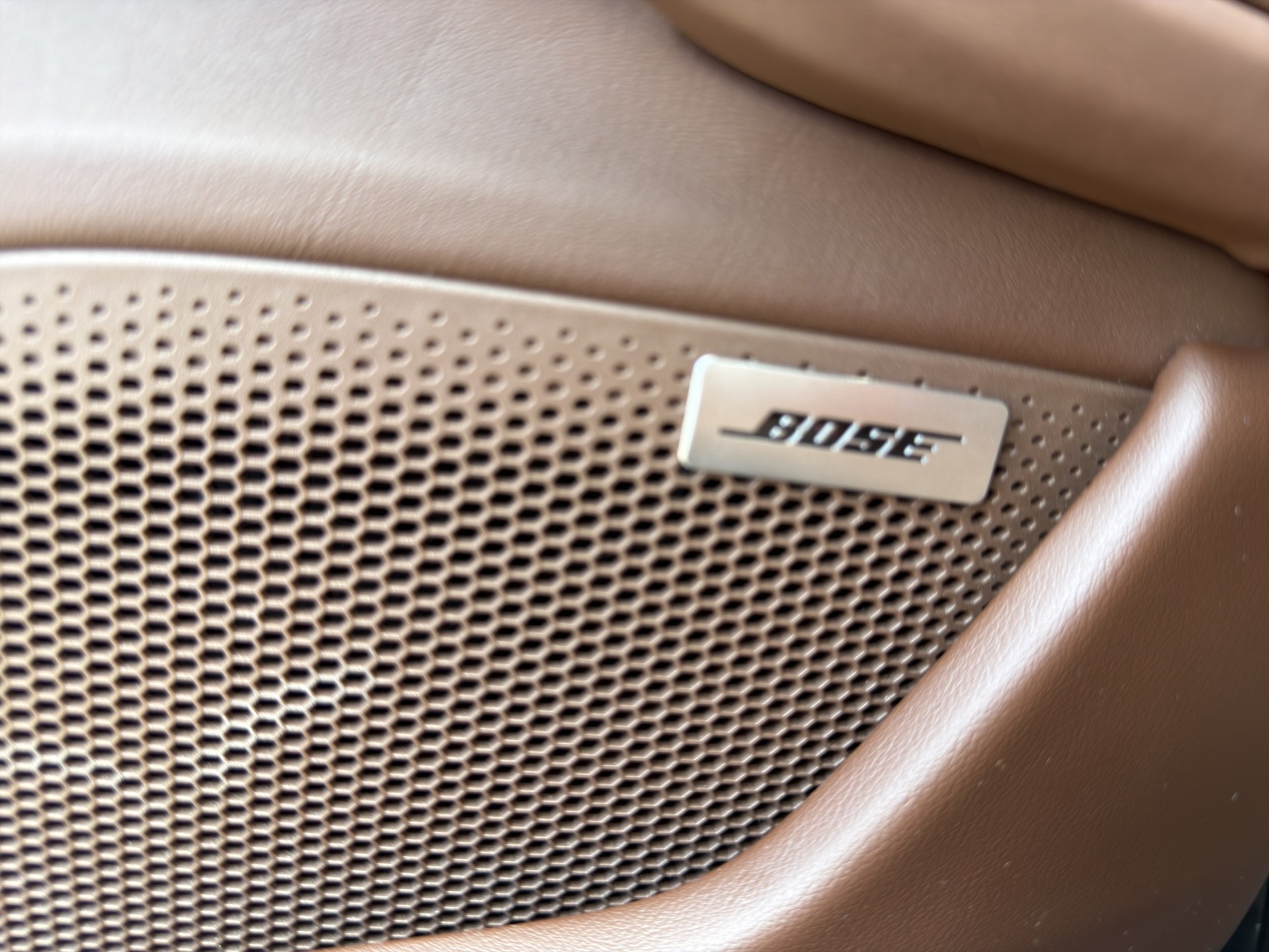 PORSCHE Taycan-image-21