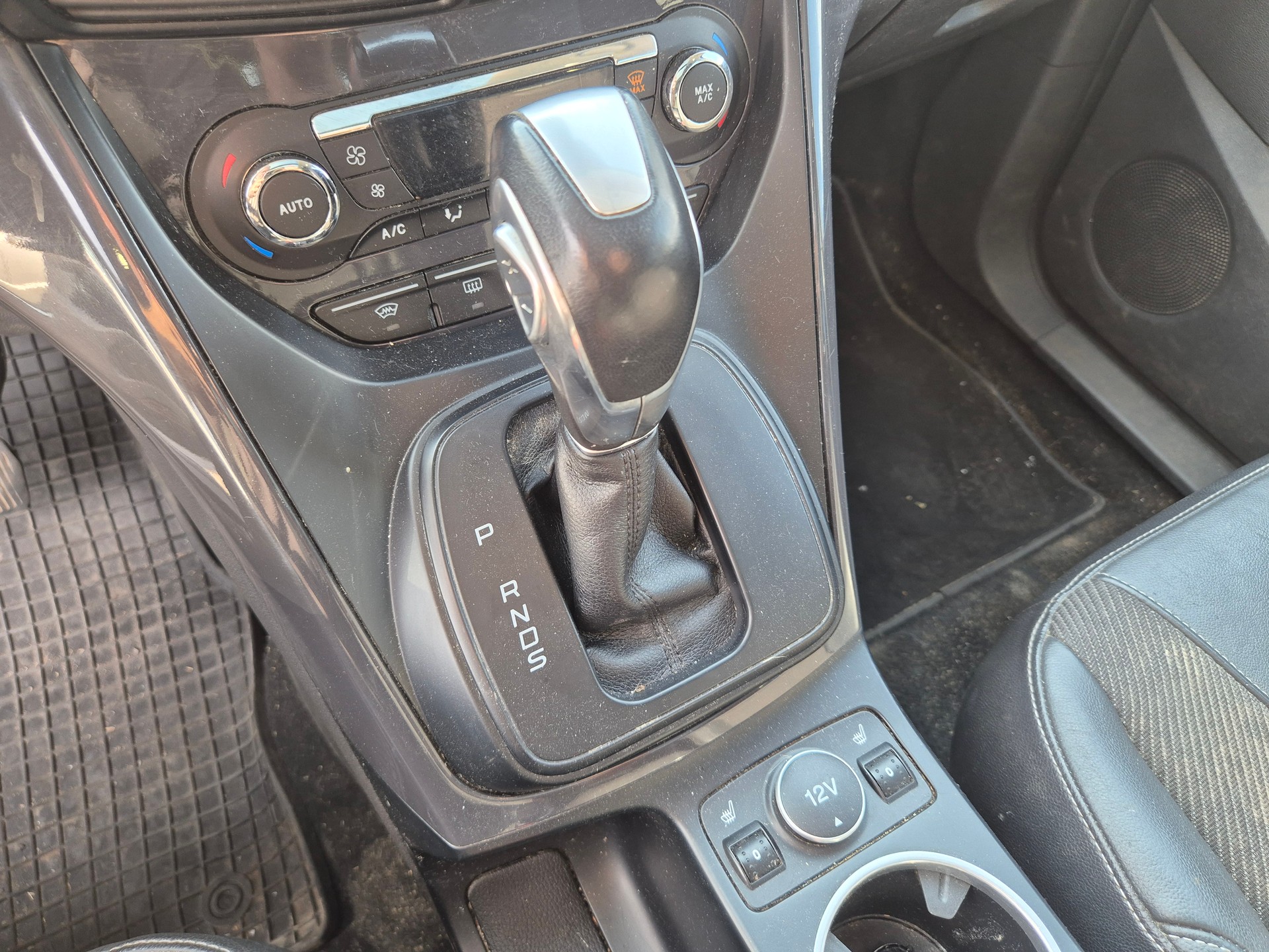 FORD Kuga 2.0 TDCi Titanium 4WD PowerShift-image-15