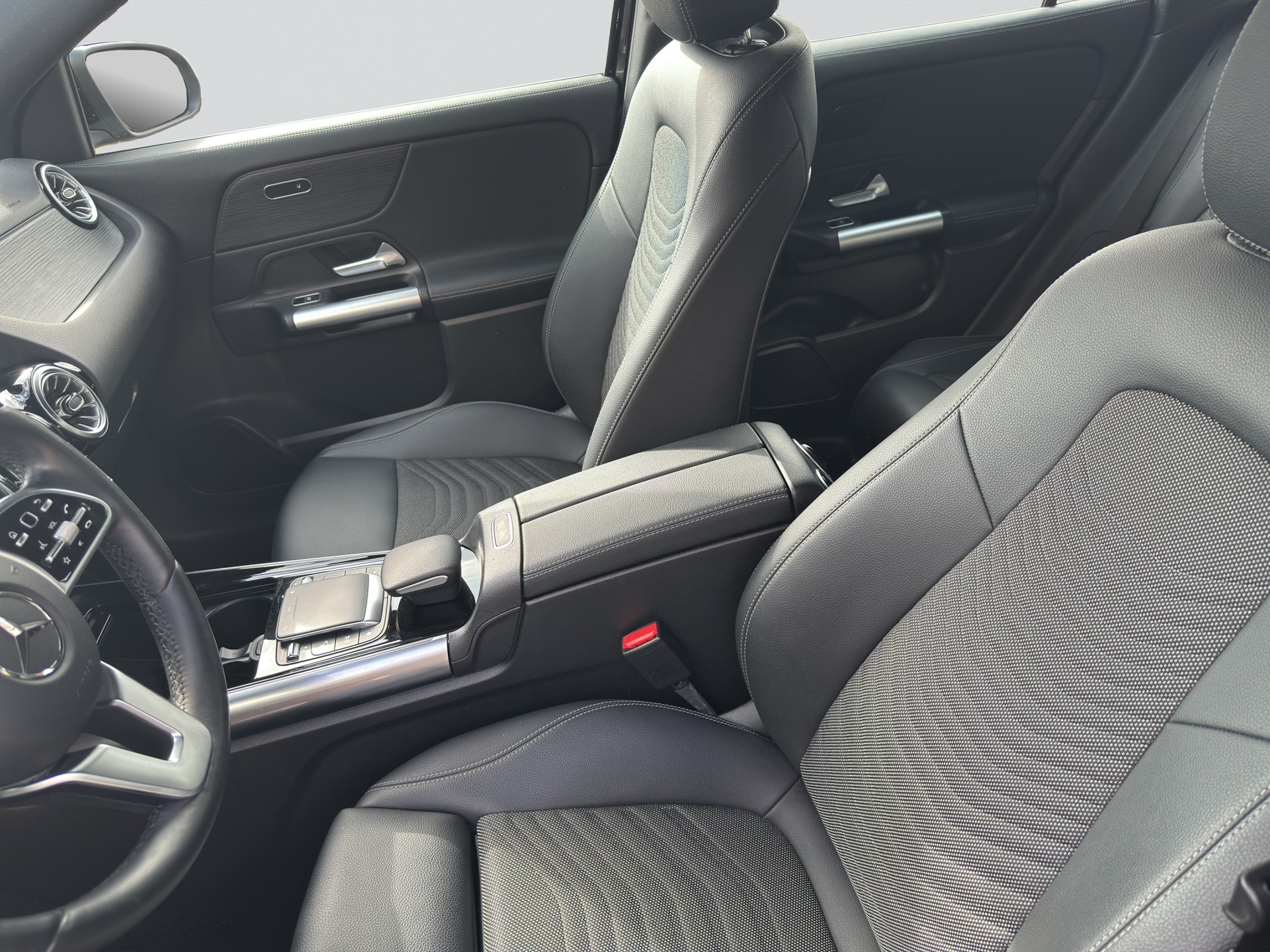 MERCEDES-BENZ GLA 200 4Matic Progressive 8G-DCT-image-6