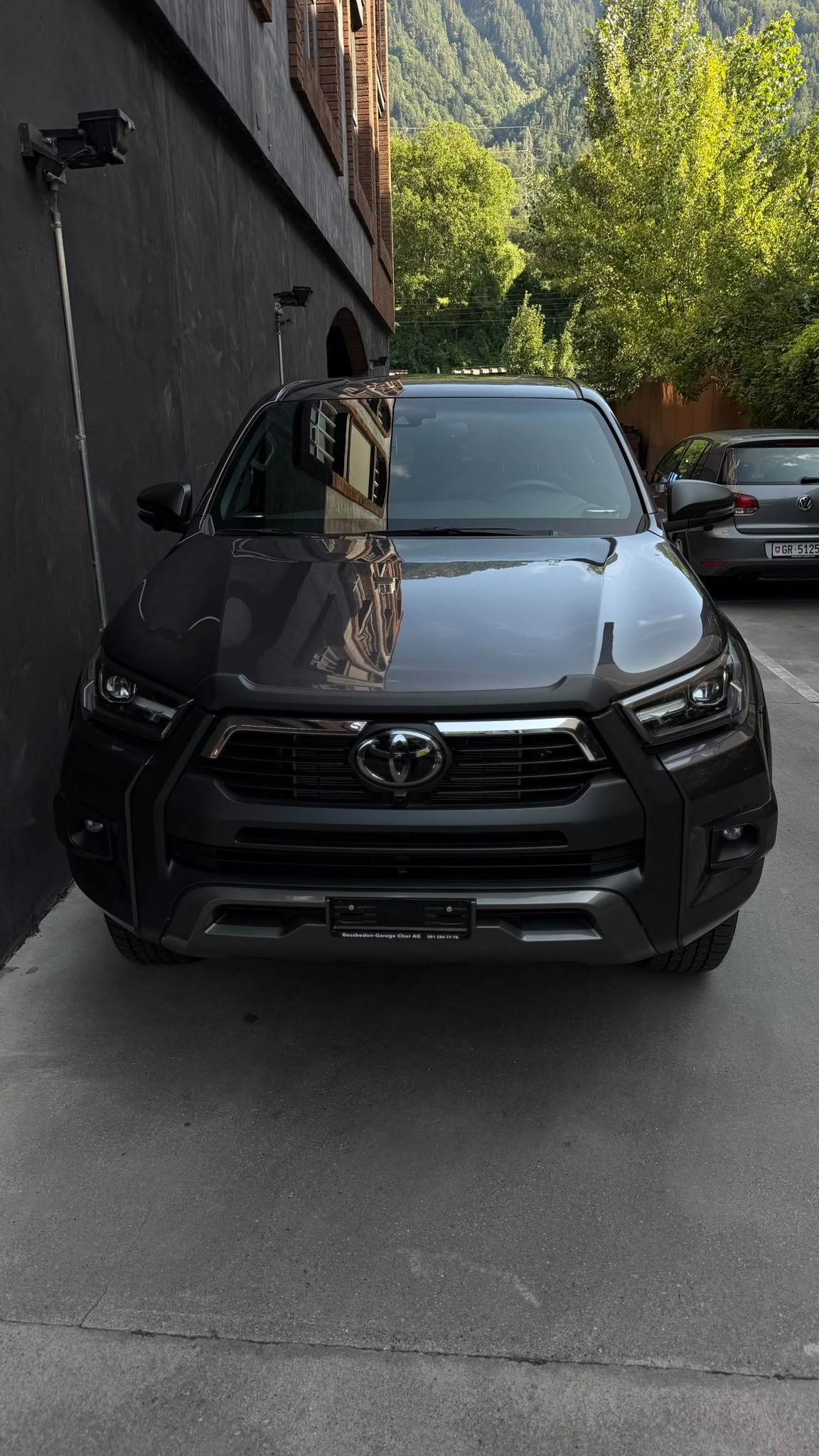 TOYOTA Hilux 2.8d MHEV Invincible Double Cab 4x4-image-2