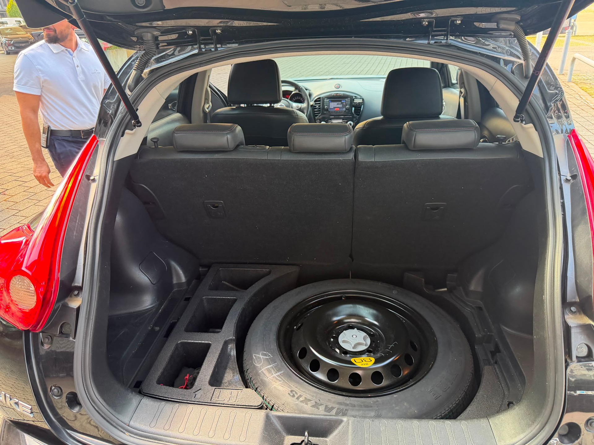 NISSAN Juke 1.6 DIG-T tekna 4x4 Xtronic M-CVT-image-19