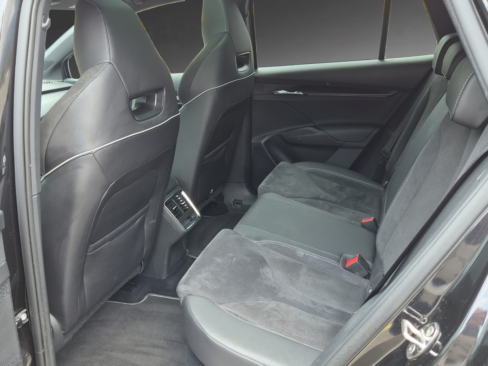 SKODA Enyaq iV 80x SportLine-image-6