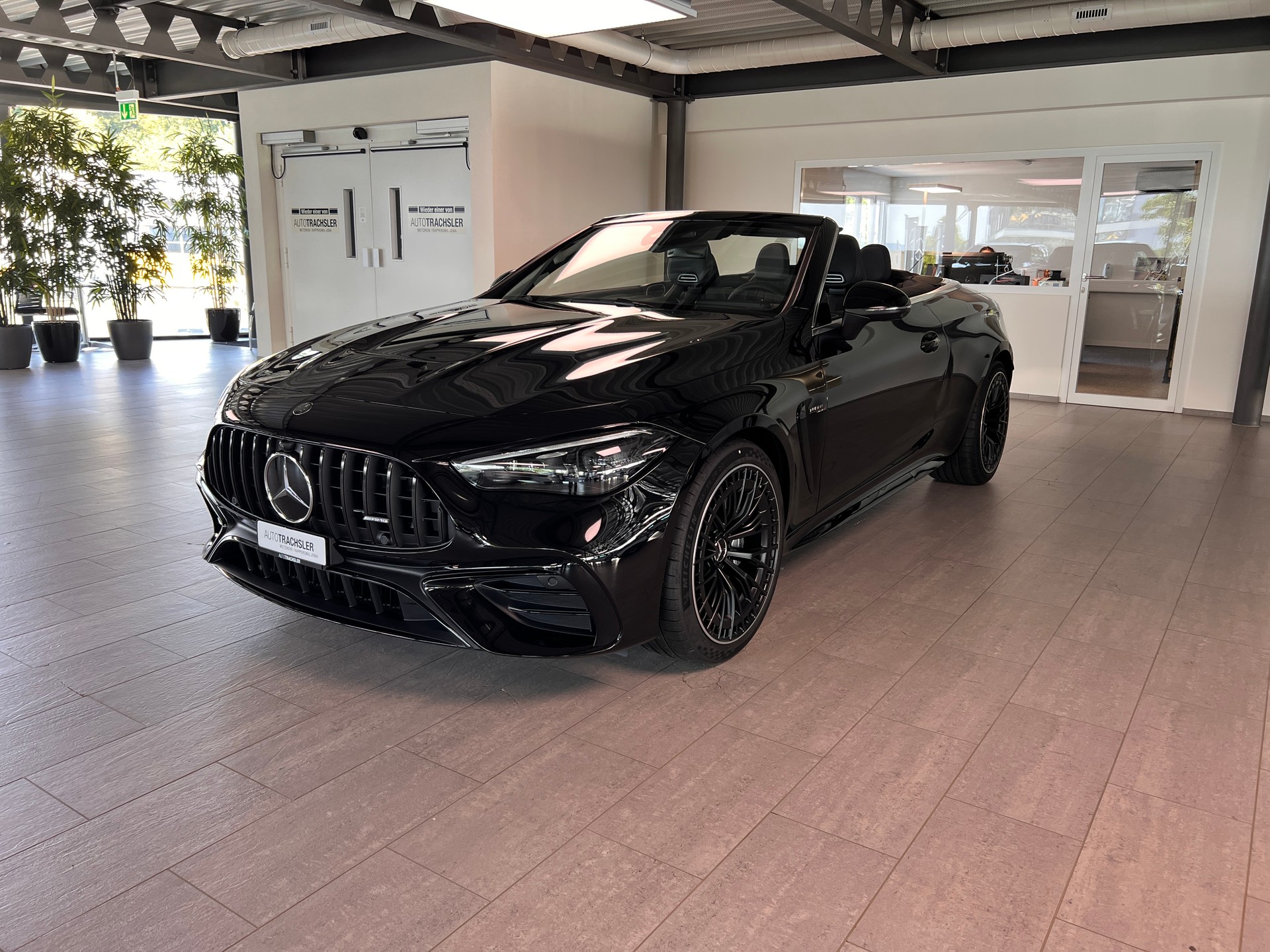MERCEDES-BENZ CLE AMG 53 Cabrio 4Matic+ 9G-Tronic-image-3