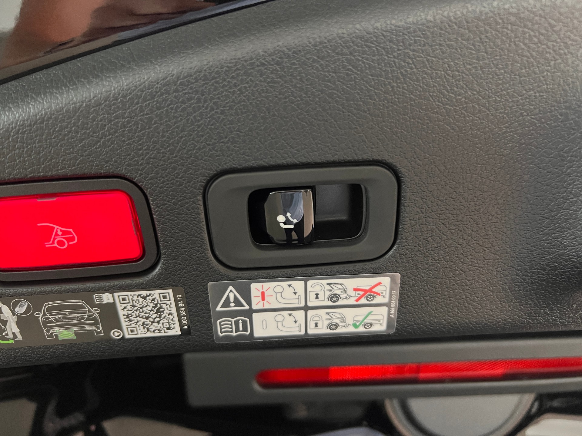 MERCEDES-BENZ CLE AMG 53 Cabrio 4Matic+ 9G-Tronic-image-7