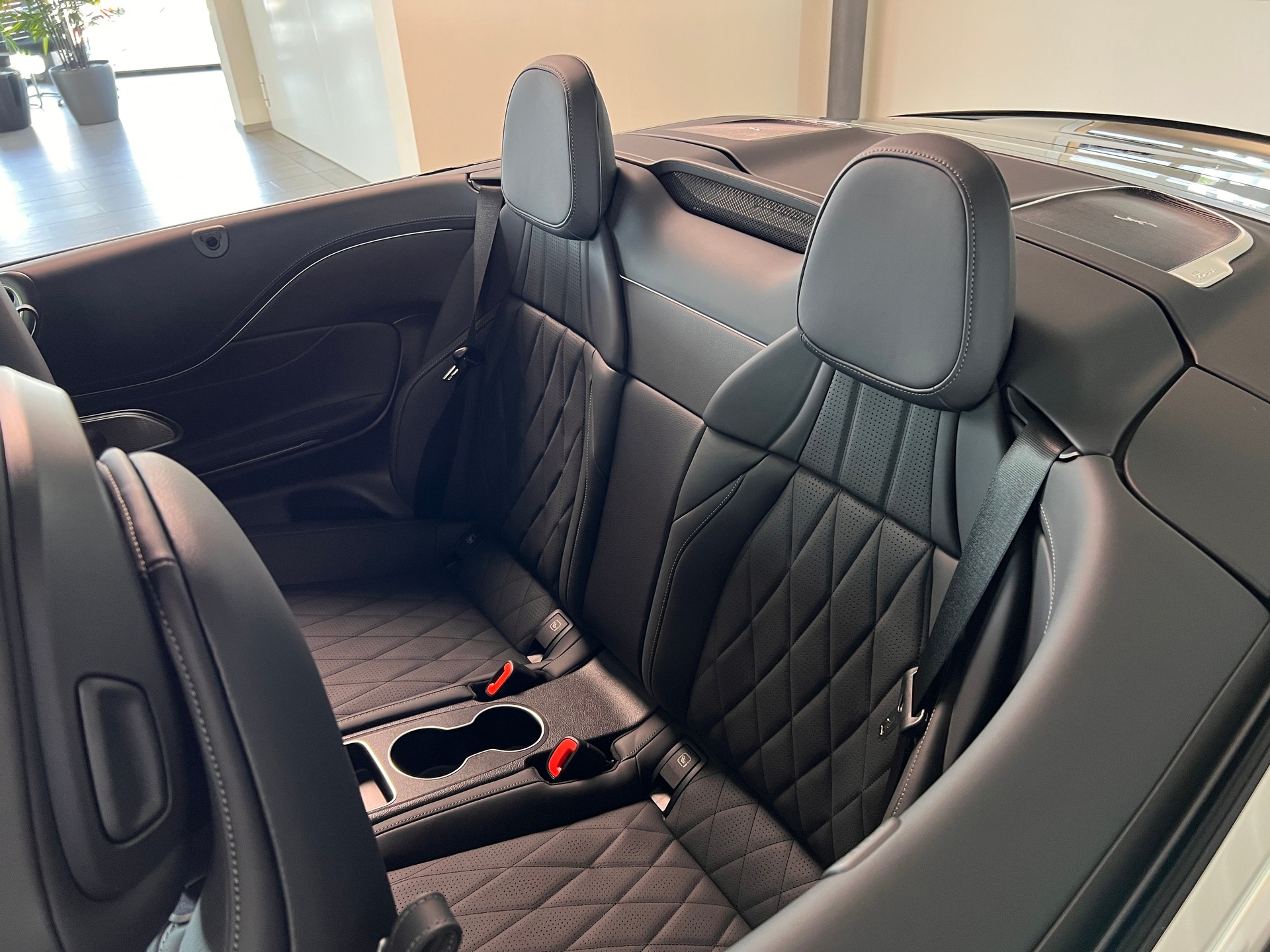 MERCEDES-BENZ CLE AMG 53 Cabrio 4Matic+ 9G-Tronic-image-8