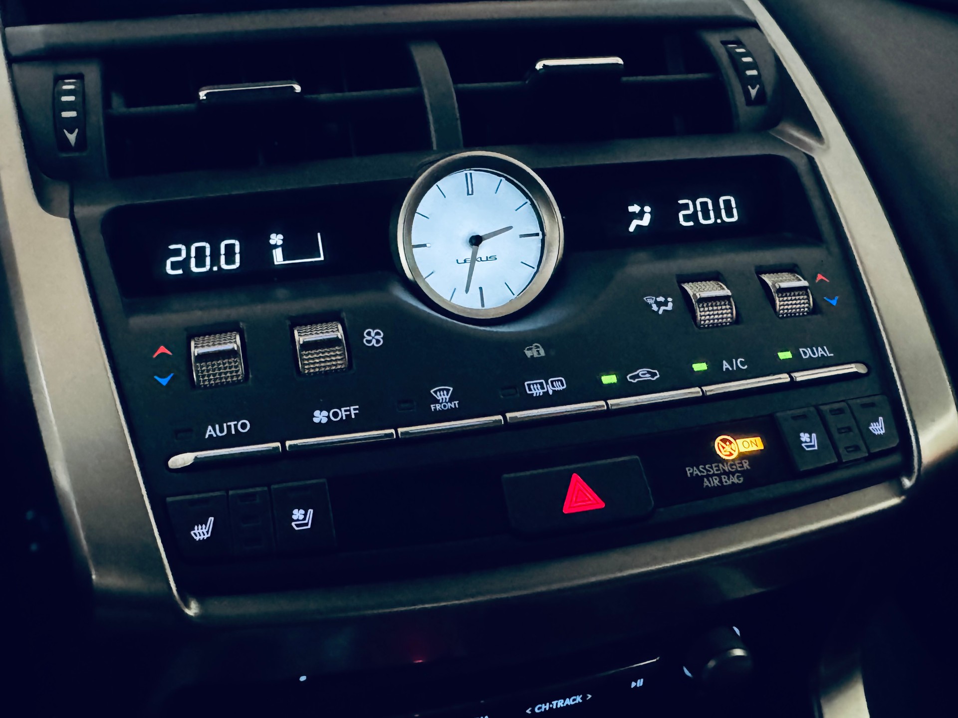 LEXUS NX 300h Excellence E-Four Automatic-image-22