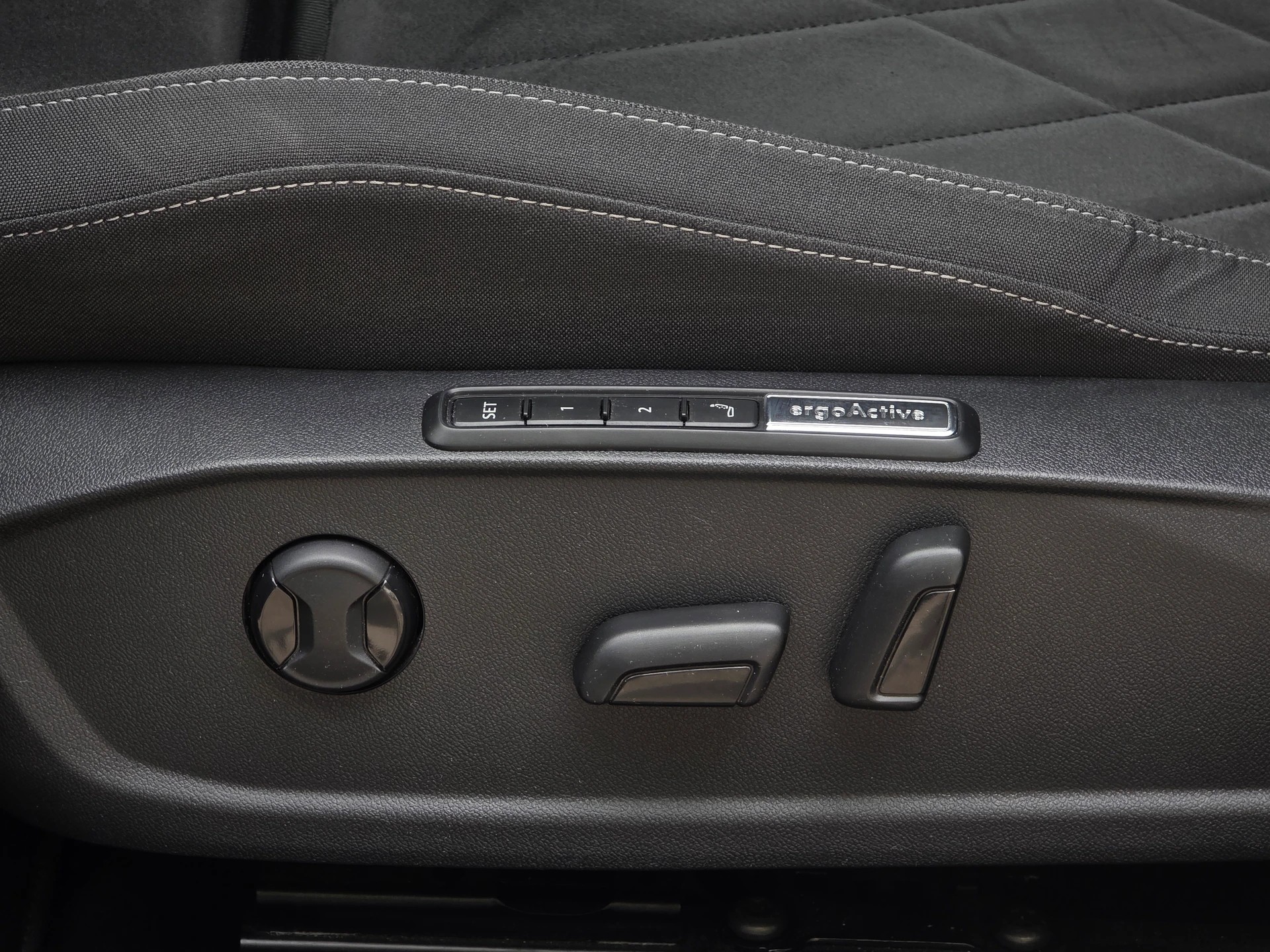 VW Golf Variant 2.0 TDI Style DSG * CH-Fahrzeug * TOP Ausstattung *-image-6