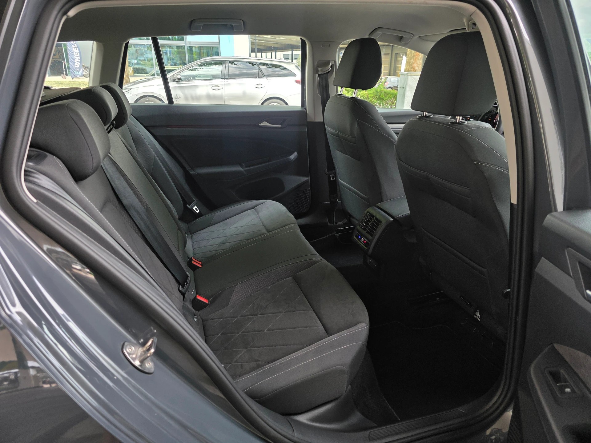 VW Golf Variant 2.0 TDI Style DSG * CH-Fahrzeug * TOP Ausstattung *-image-23
