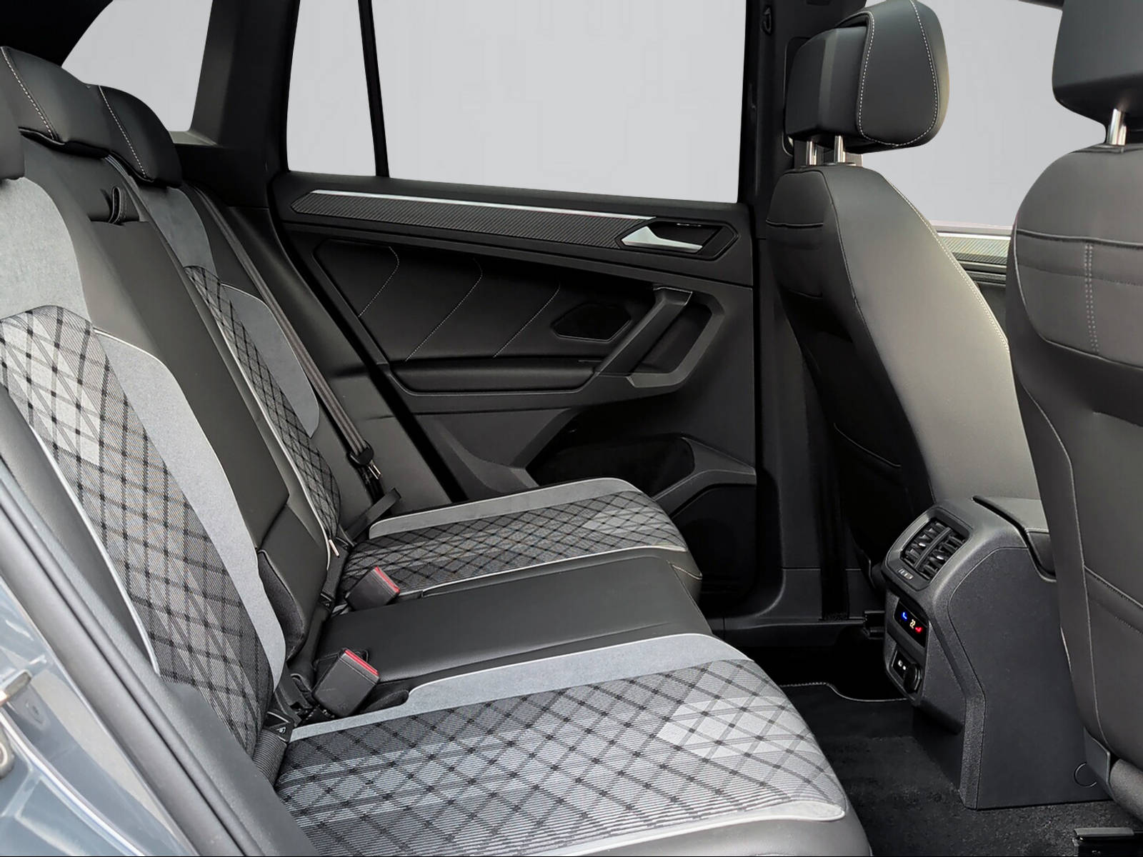 VW Tiguan 2.0TSI R-Line 4Motion DSG-image-7